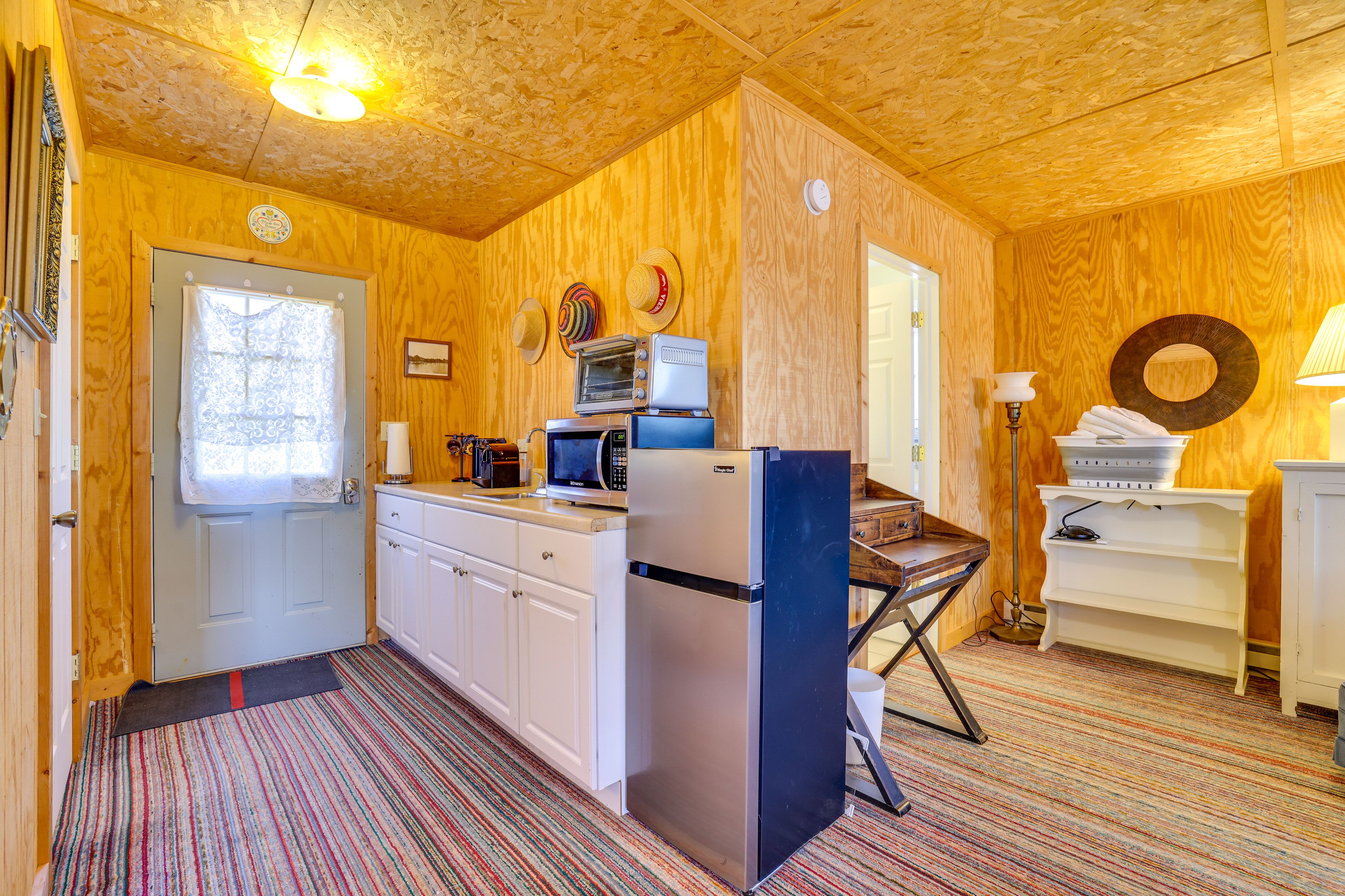 Kitchenette | Small Fridge | Toaster Oven