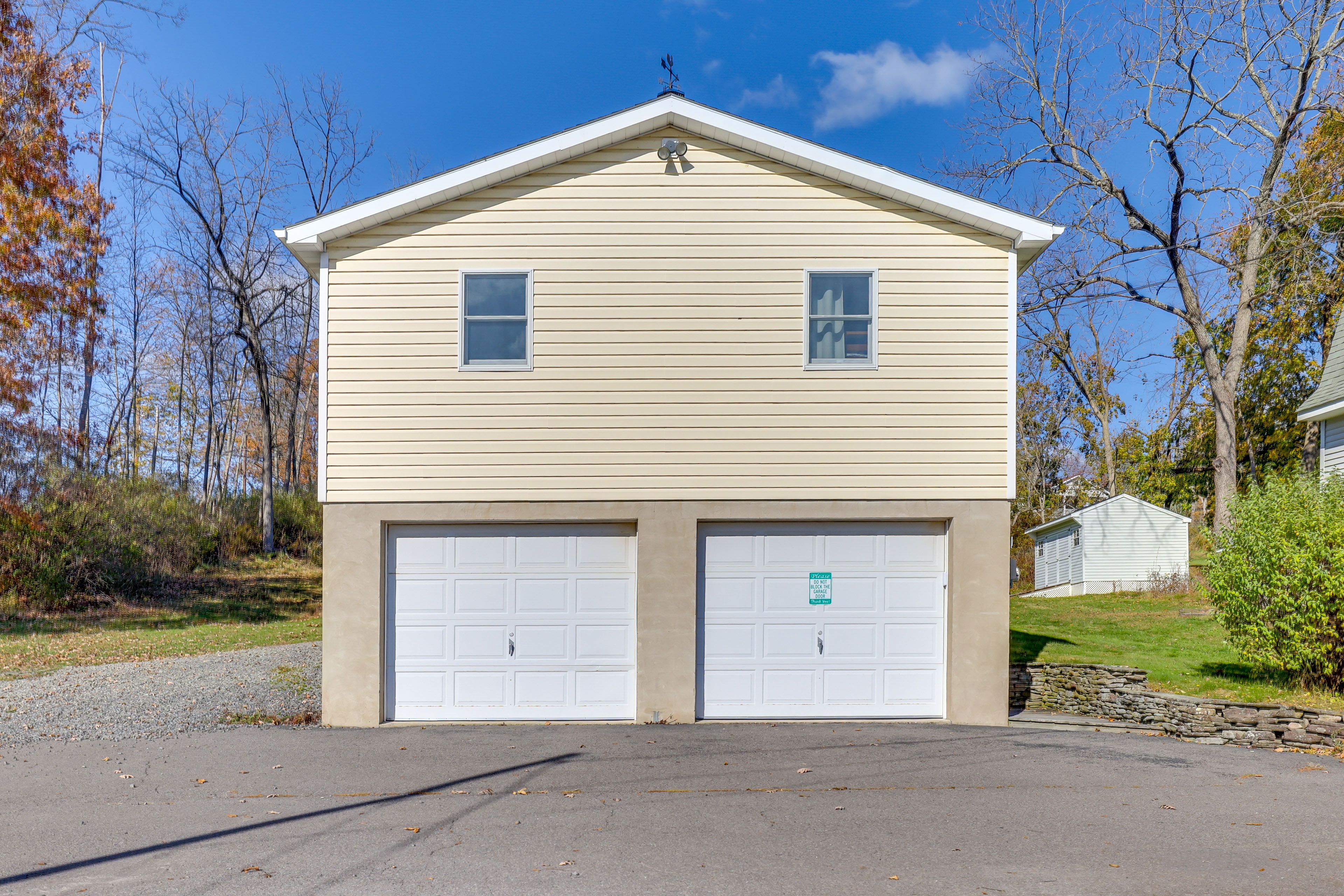 Parking | Shared Lawn Parking (1 Vehicle)