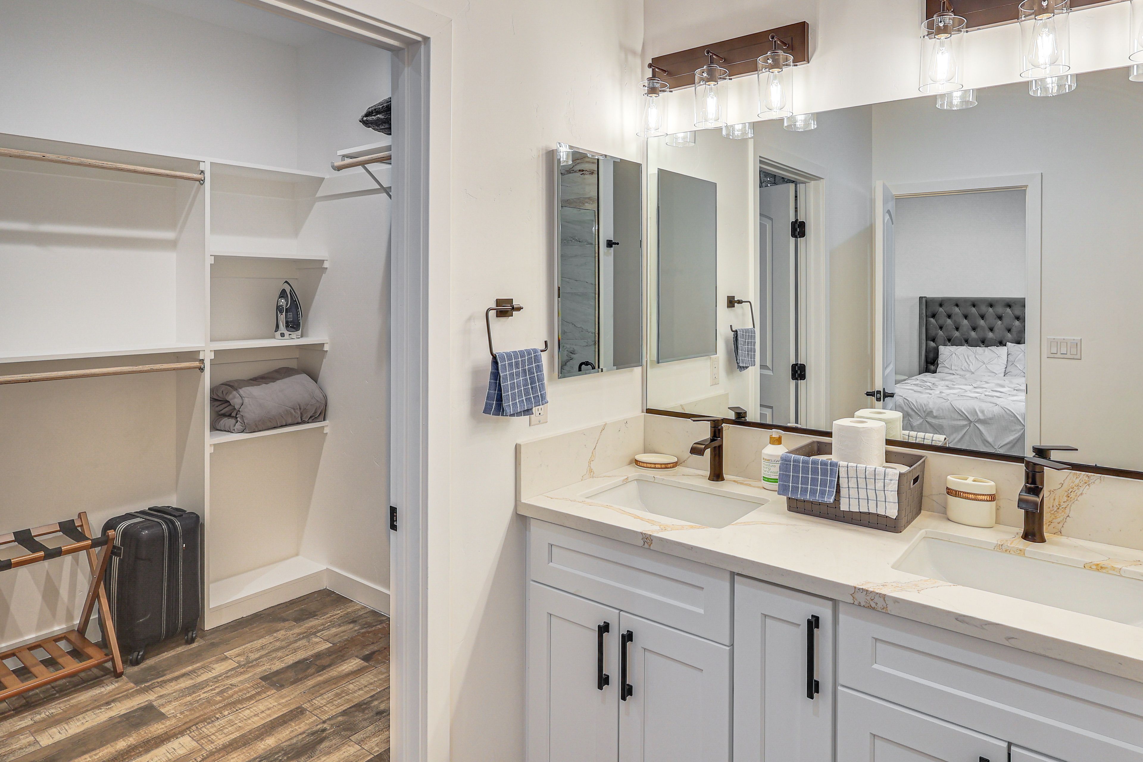 Full Bathroom | Towels Provided