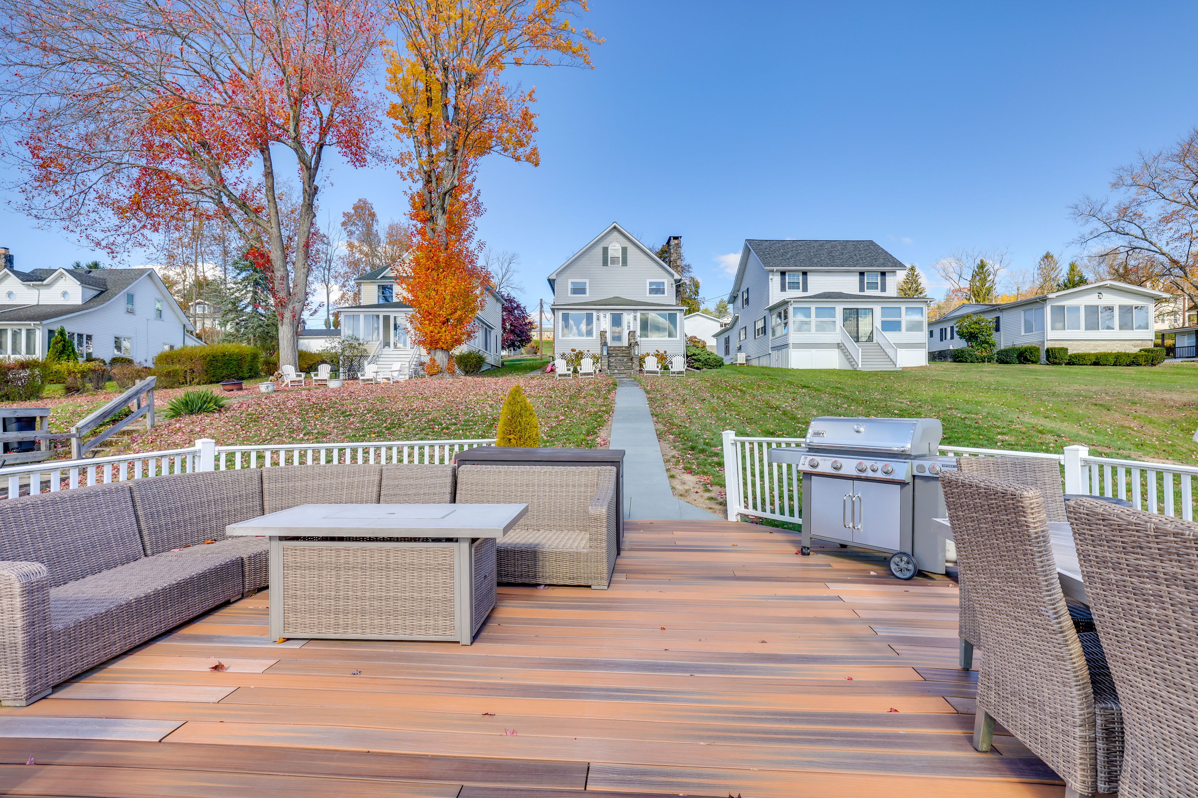 Deck | Dining Area | Gas Grill | Gas Fire Table | Dock