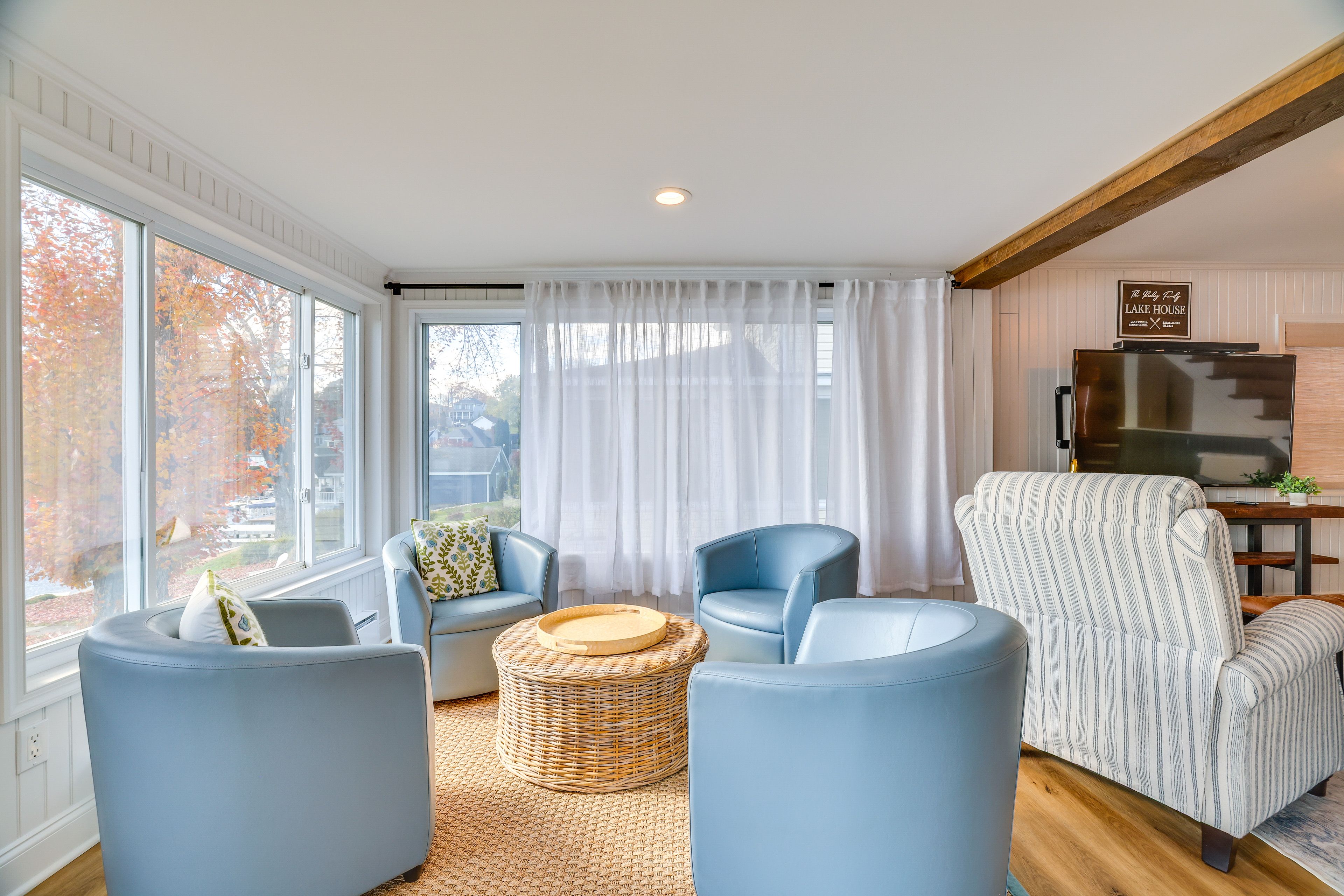 Sitting Area | 1st Floor