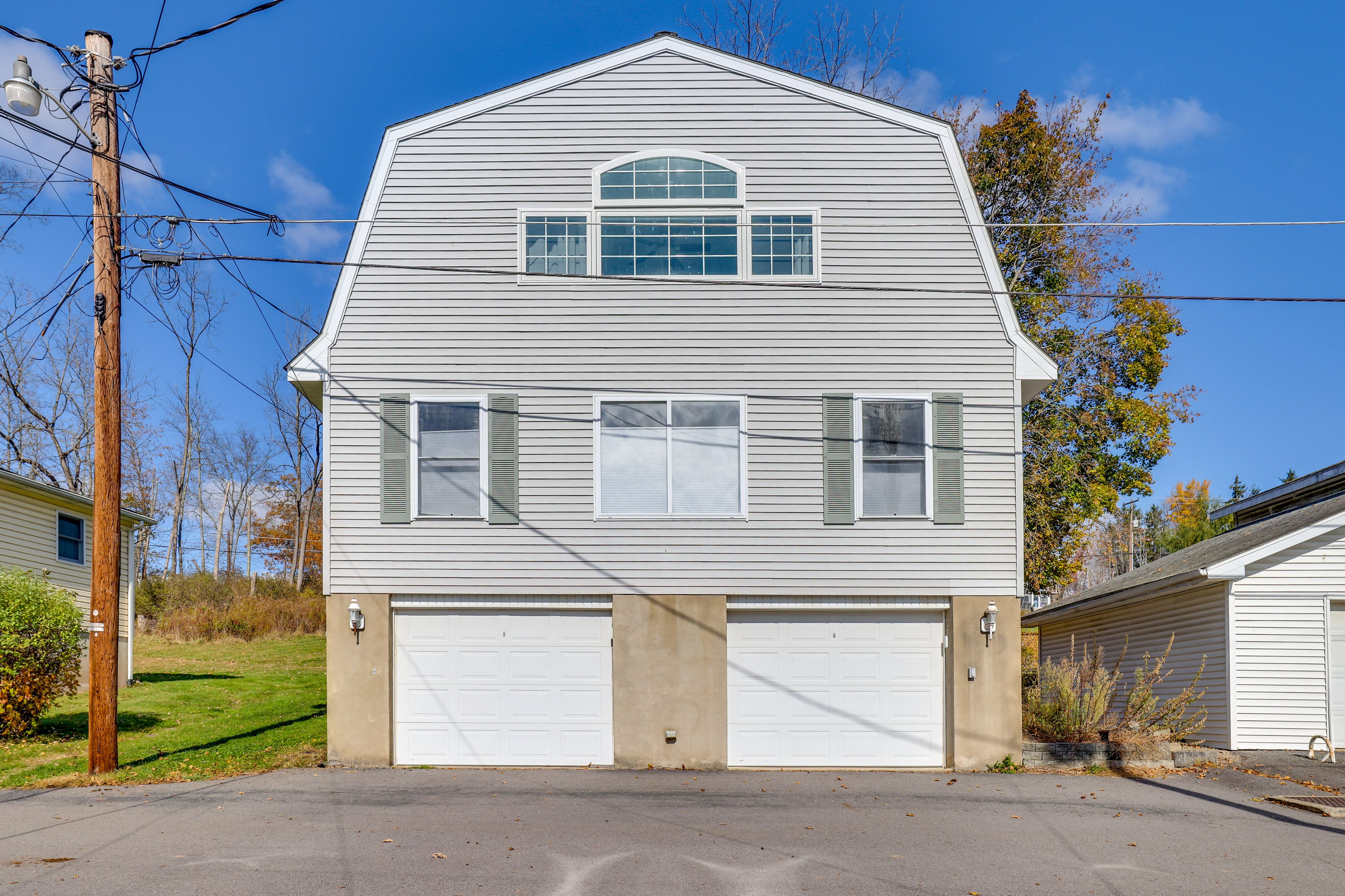 Exterior | Garage (1 Vehicle) | Driveway (1 Vehicle) | Grass (1 Vehicle)