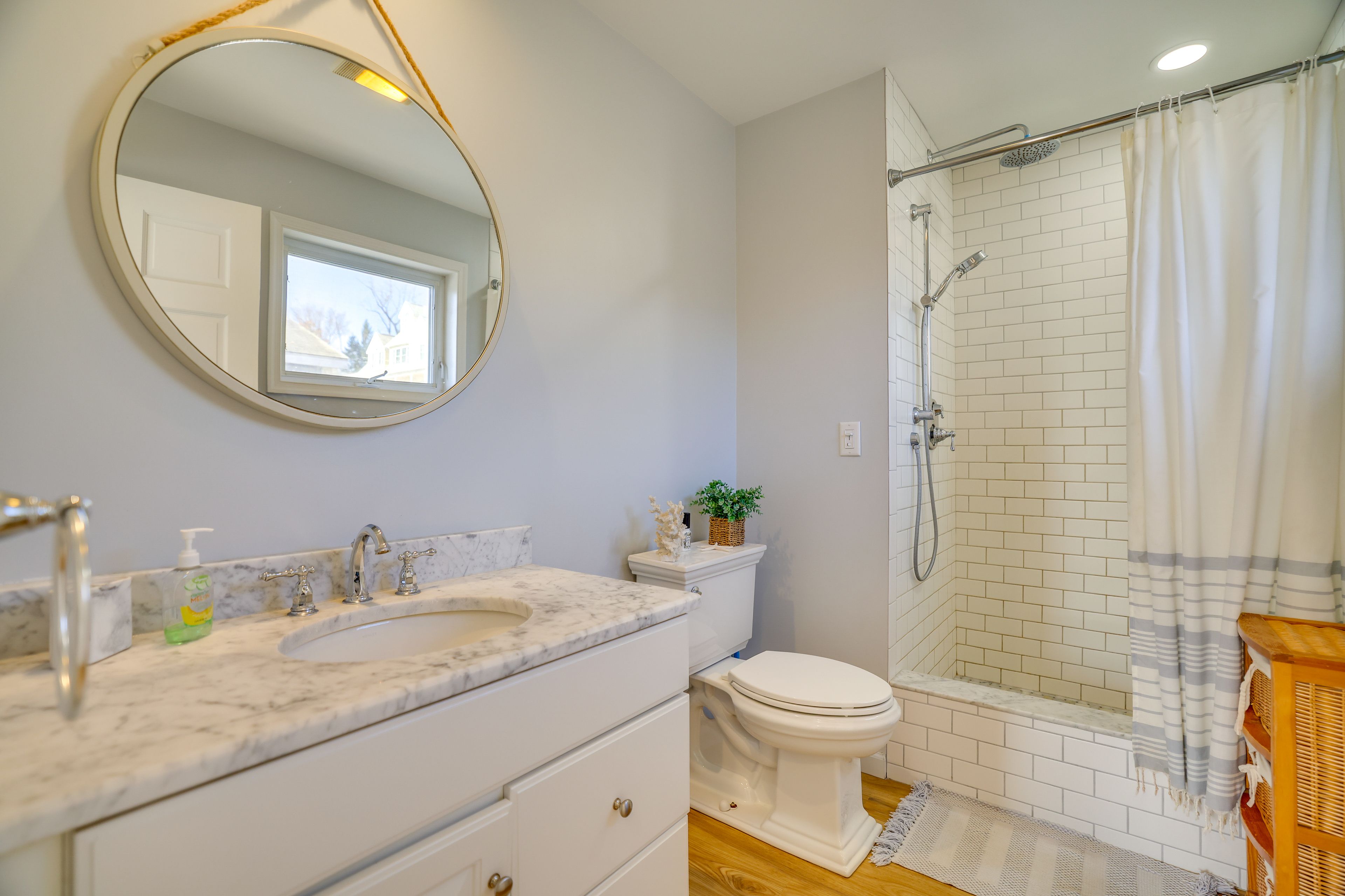 Full Bathroom | 1st Floor