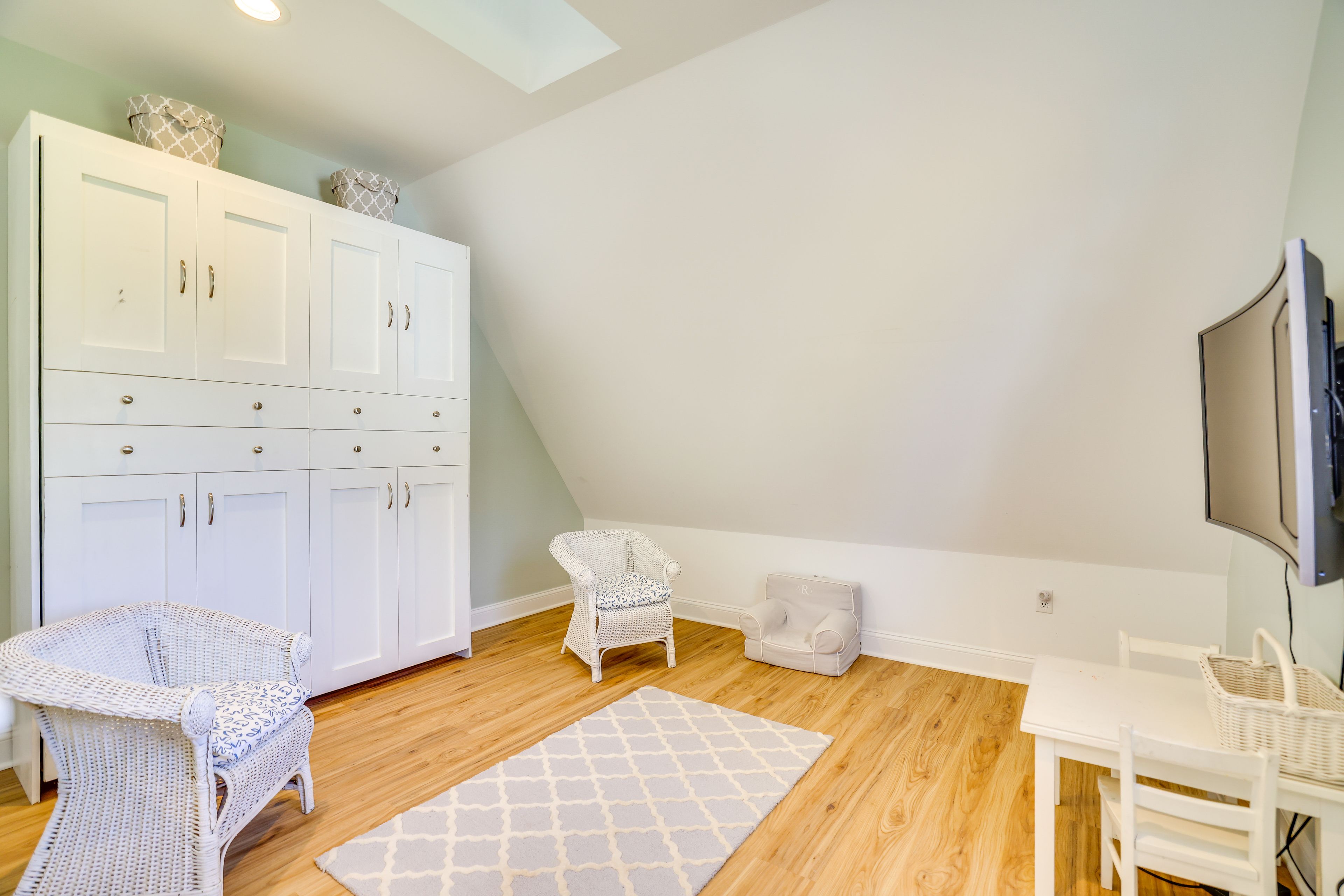 Loft | 1 Queen Murphy Bed | 2nd Floor