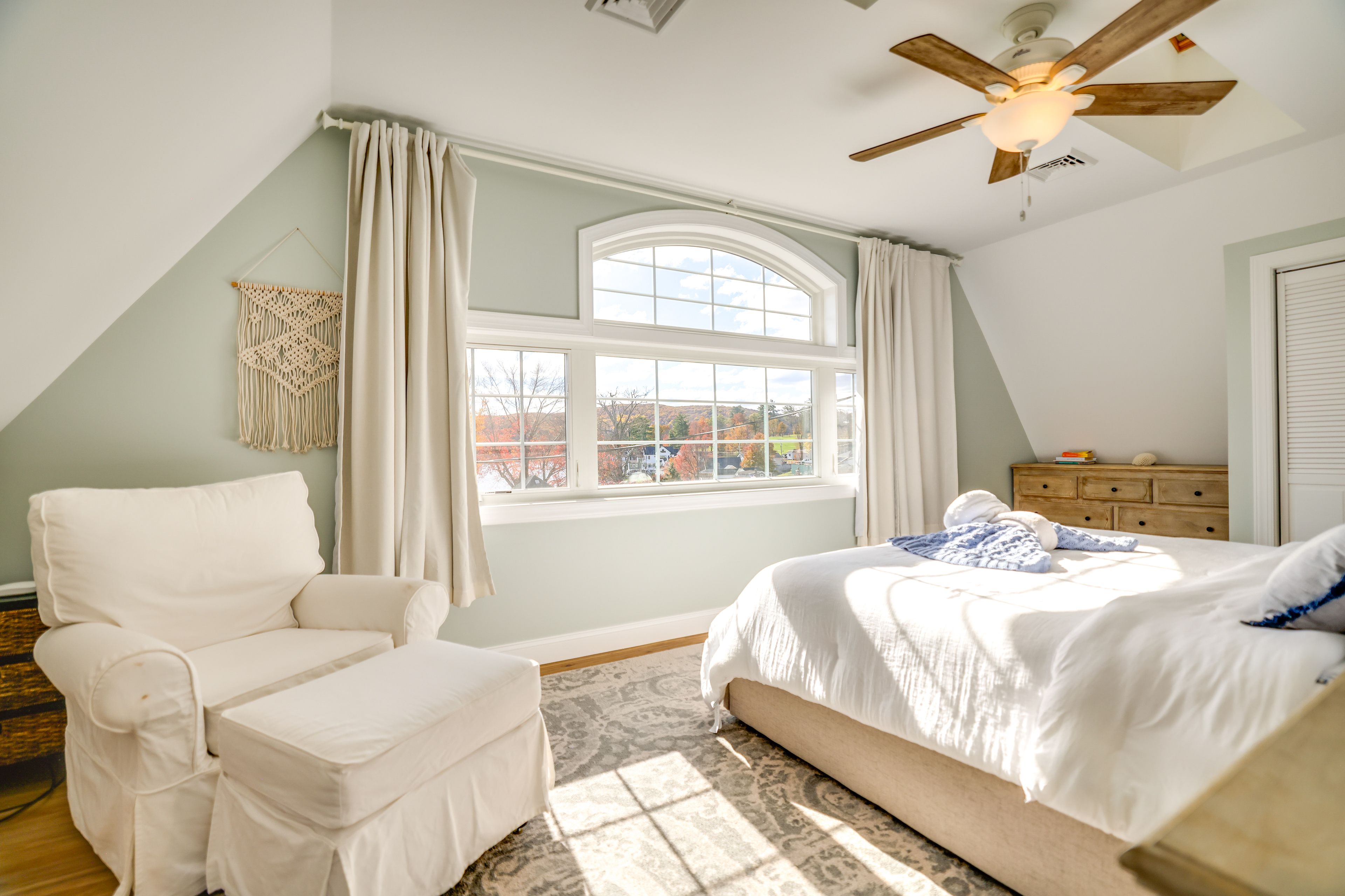 Bedroom 2 | King Bed | 2nd Floor