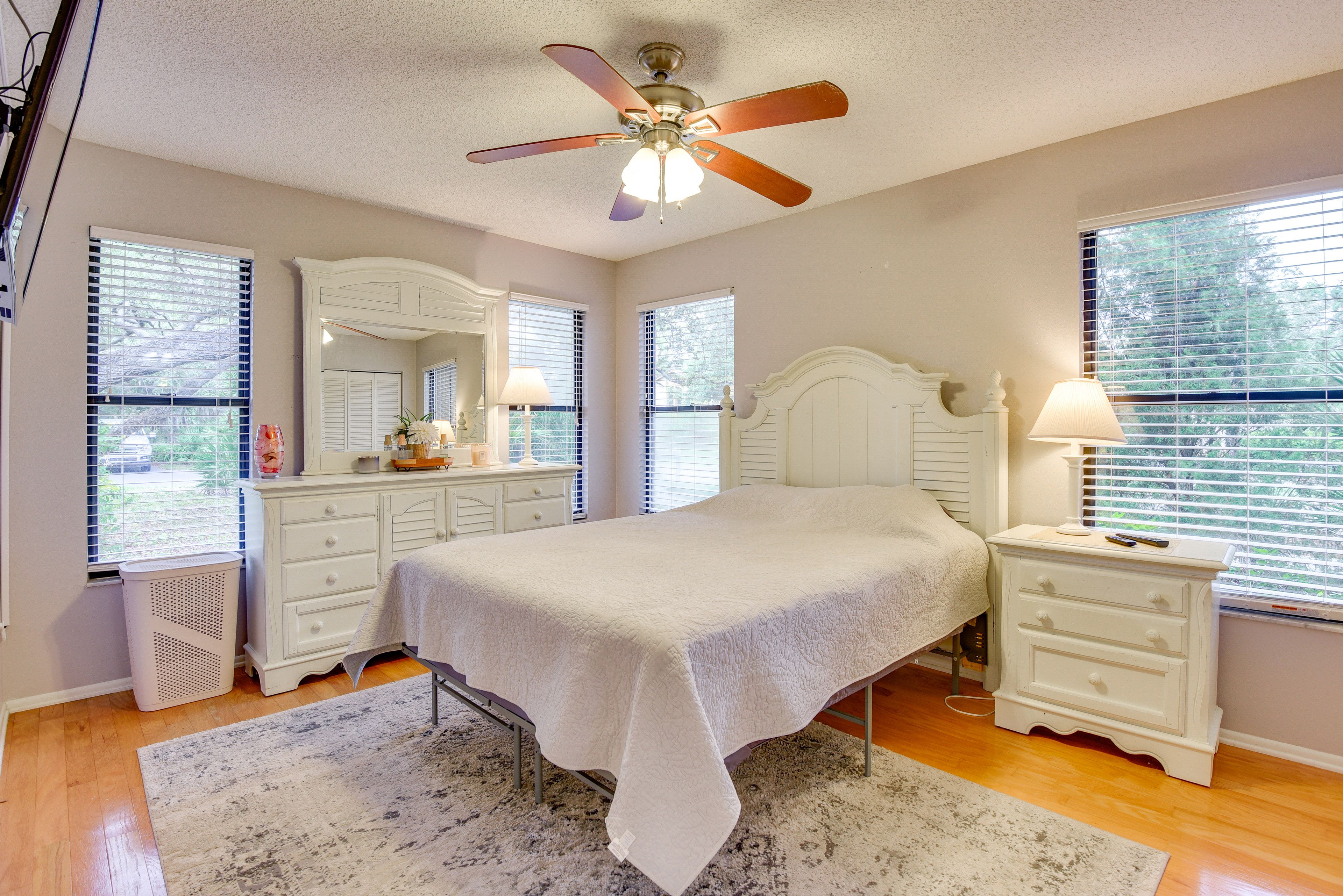 Bedroom 2 | Queen Bed