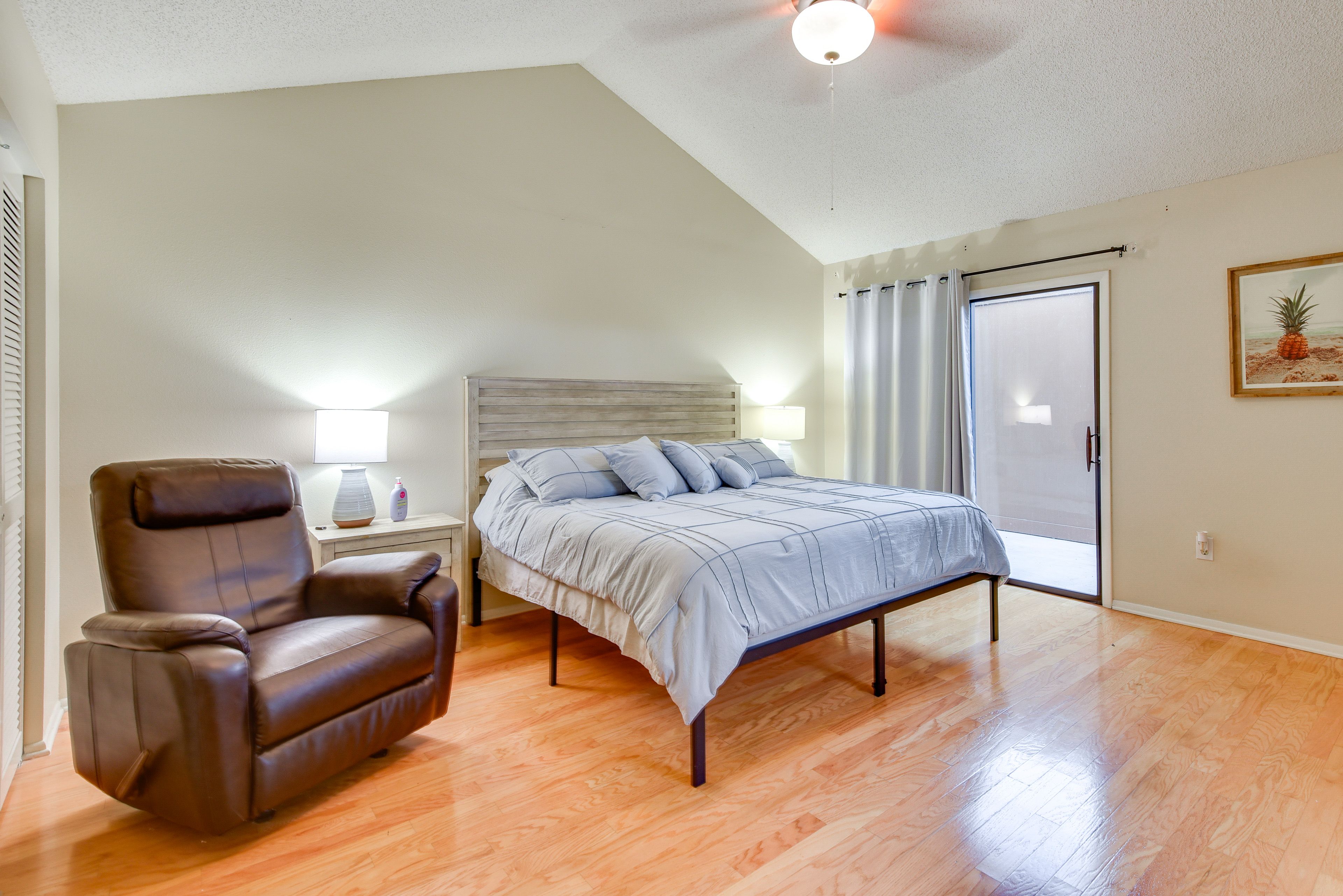 Bedroom 1 | King Bed