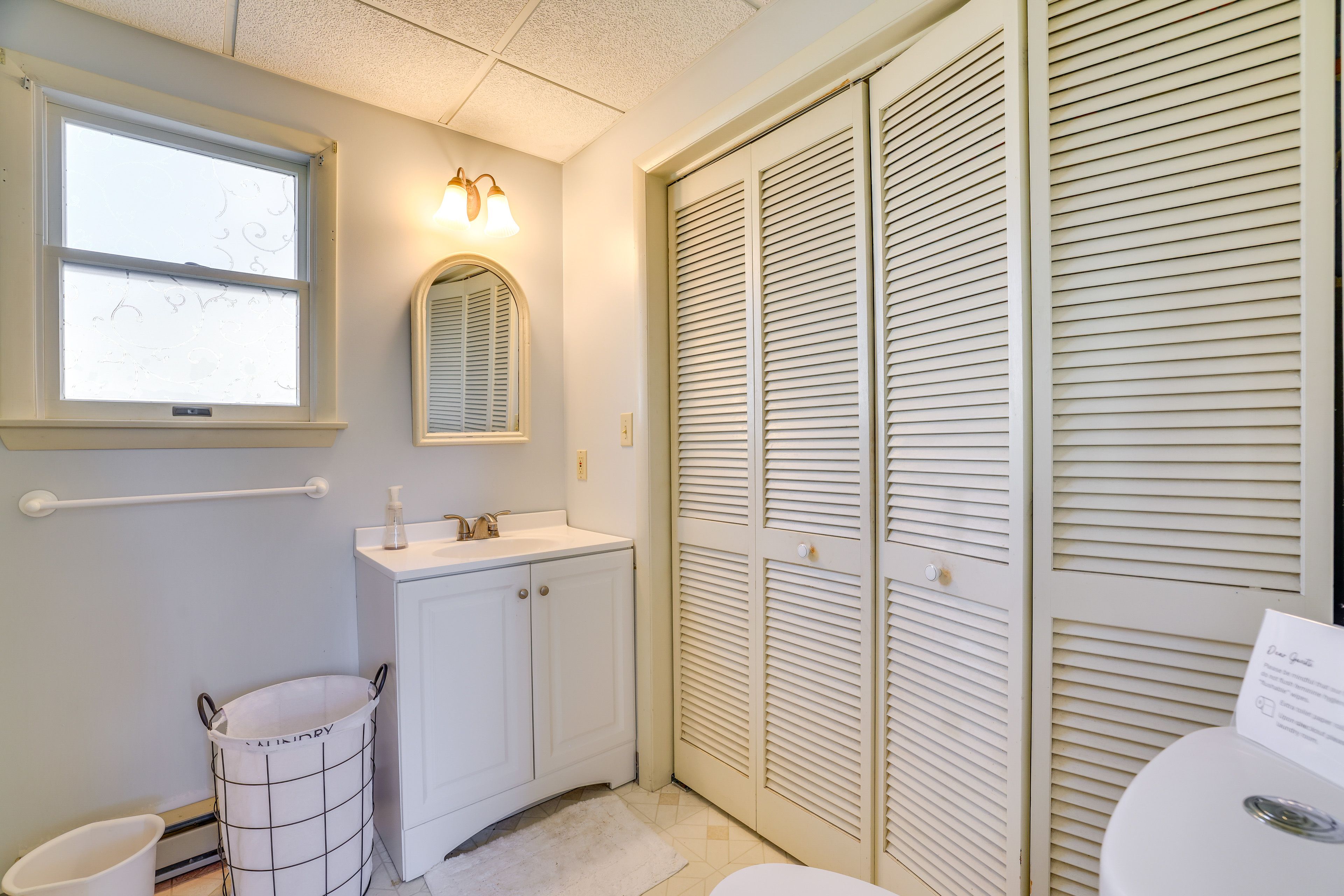 Full Bathroom | 1st Floor