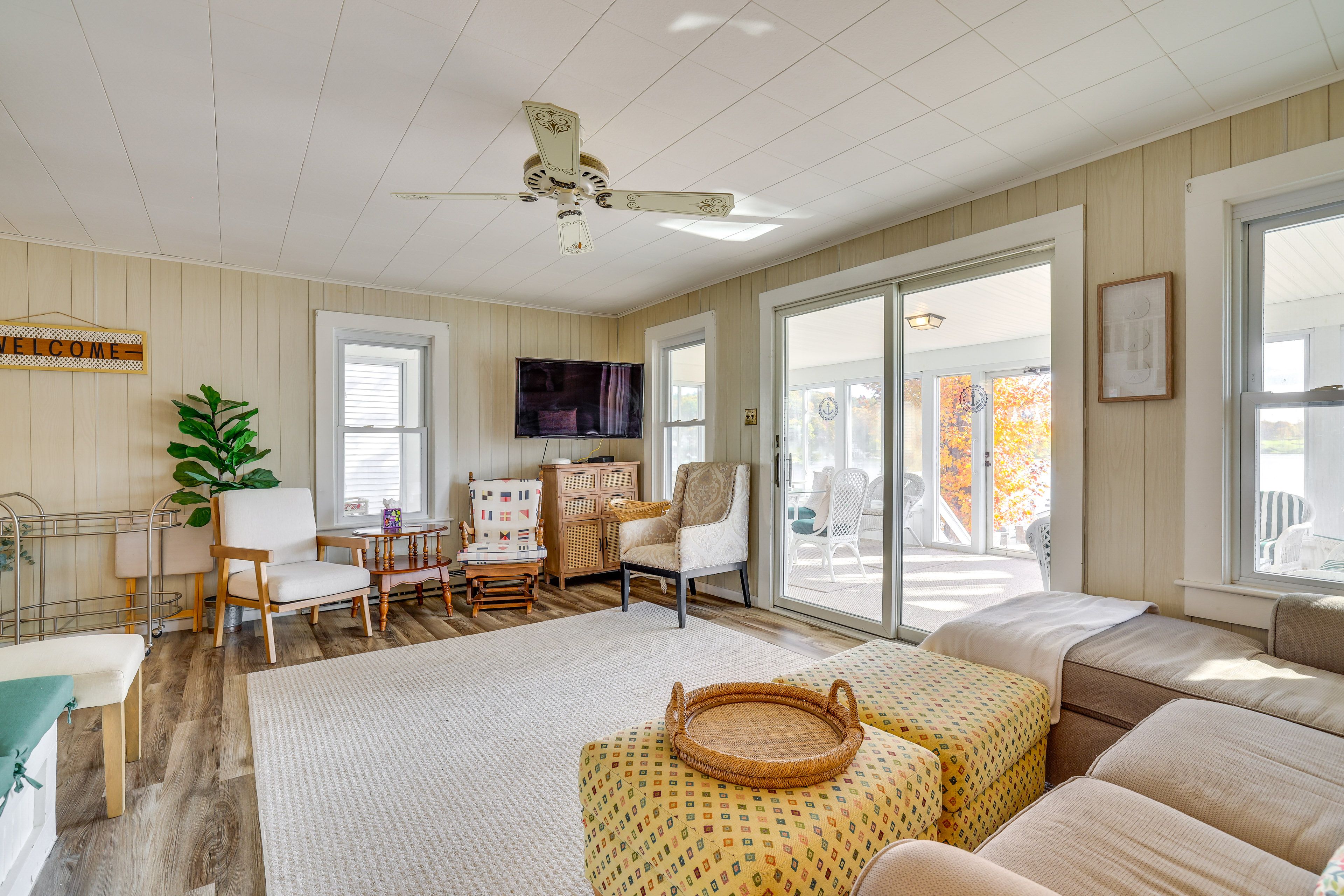 Living Room | 1st Floor | Free WiFi | Smart TV