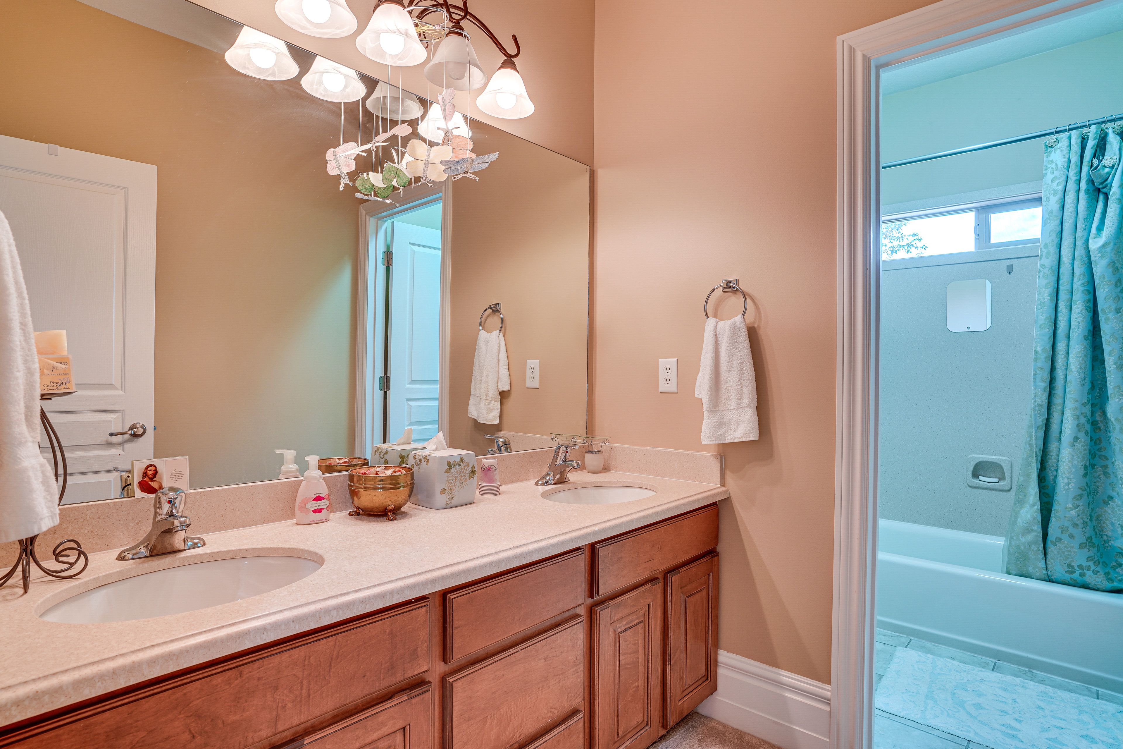 Full Bathroom | 2nd Floor