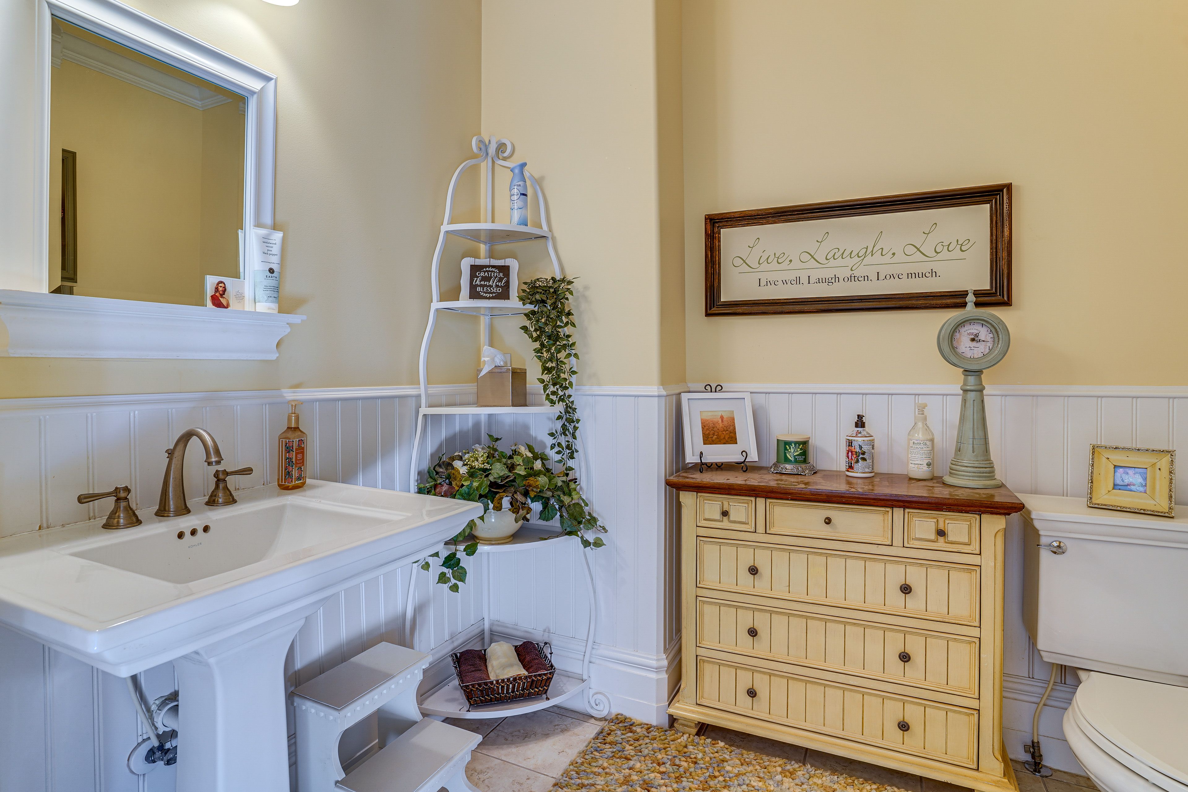 Half Bathroom | 1st Floor