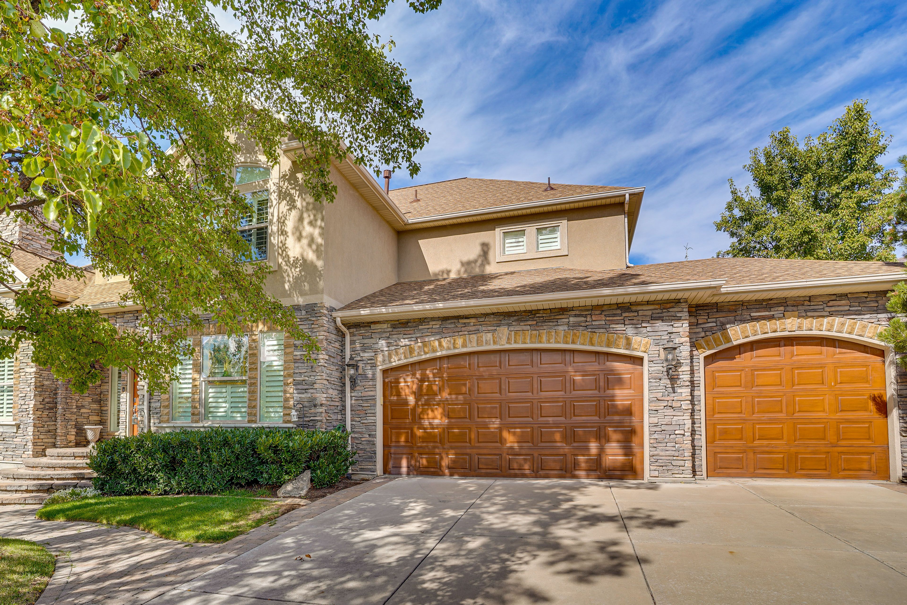 Parking | Optional Garage (2 Vehicles)