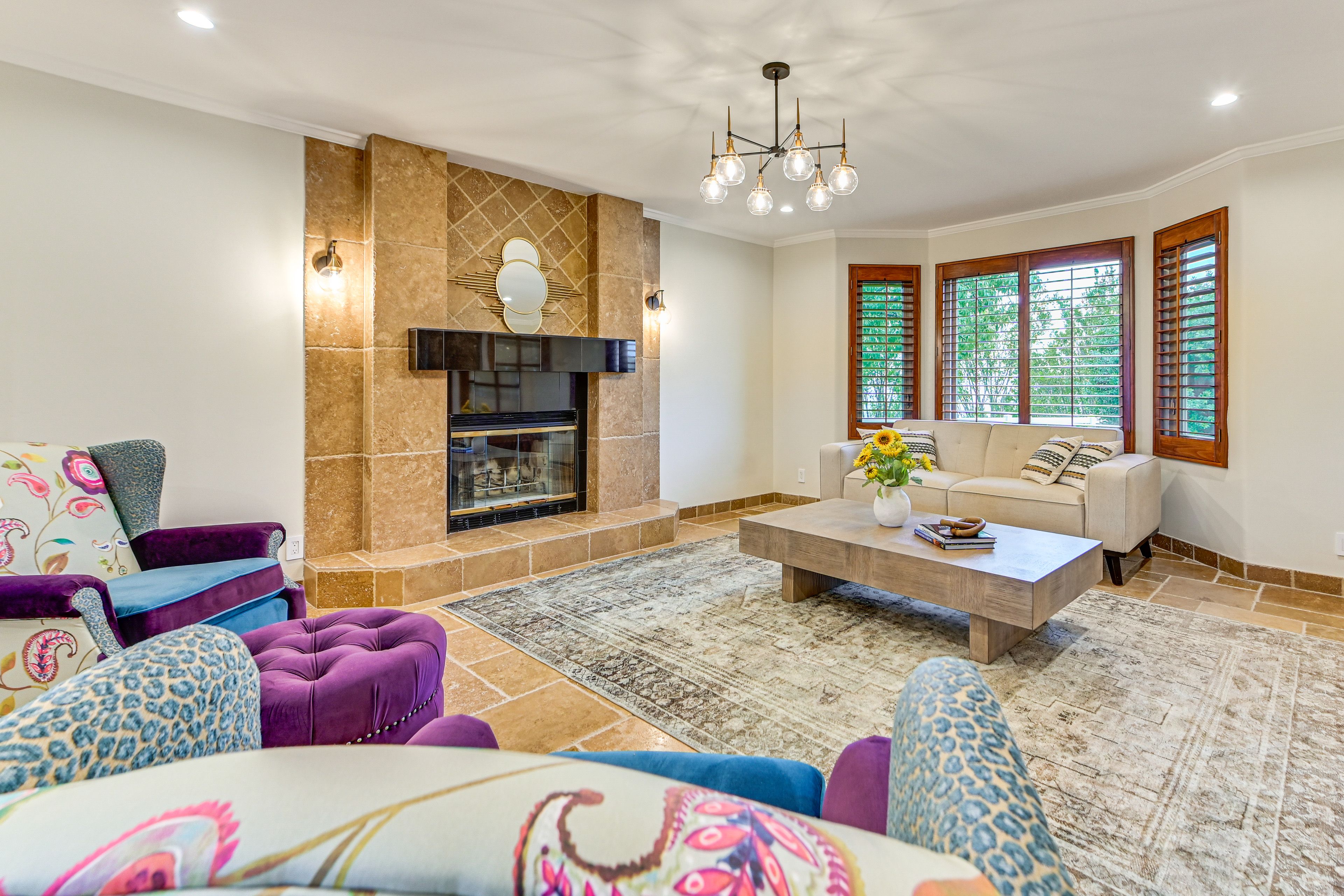 Living Room | Free WiFi | Central Heating & A/C | Smart TV | 1st Floor