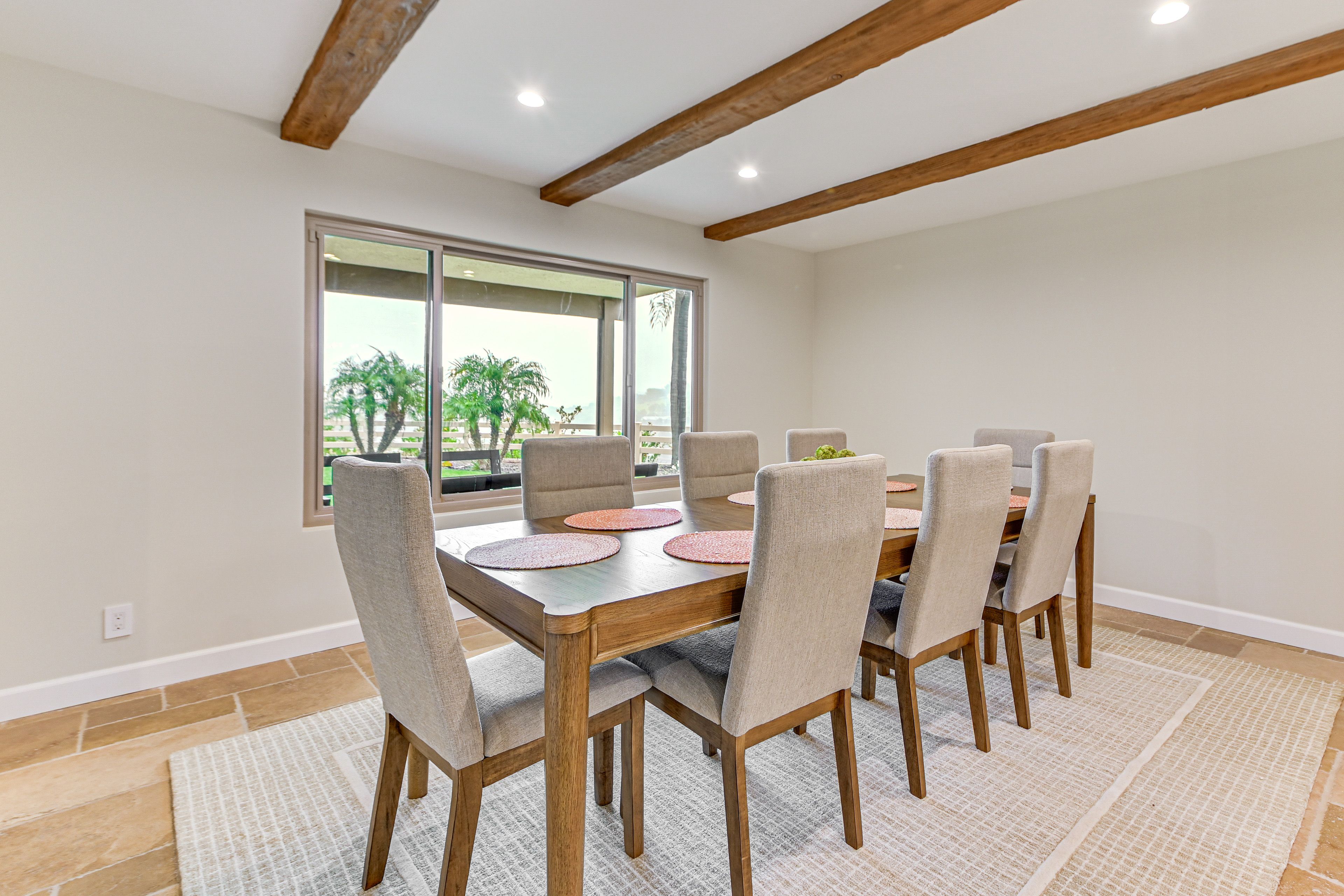 Dining Area | Dishware/Flatware Provided | 1st Floor