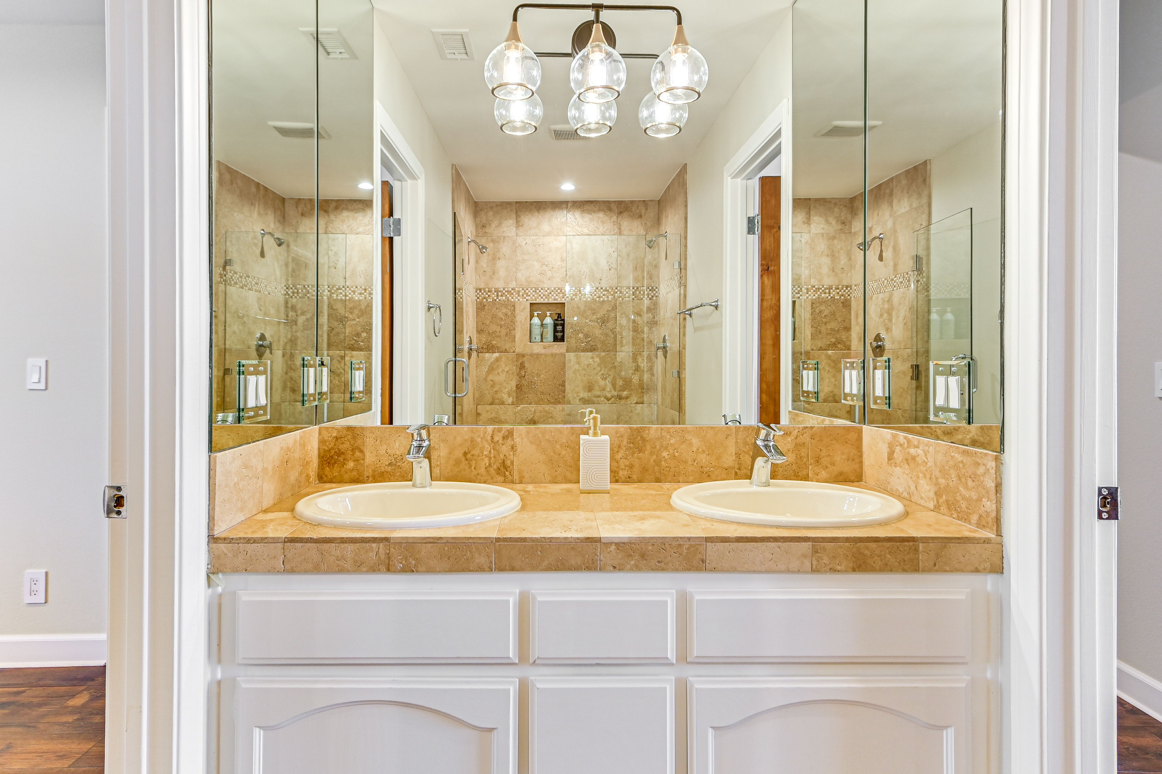 Bathroom | 2nd Floor