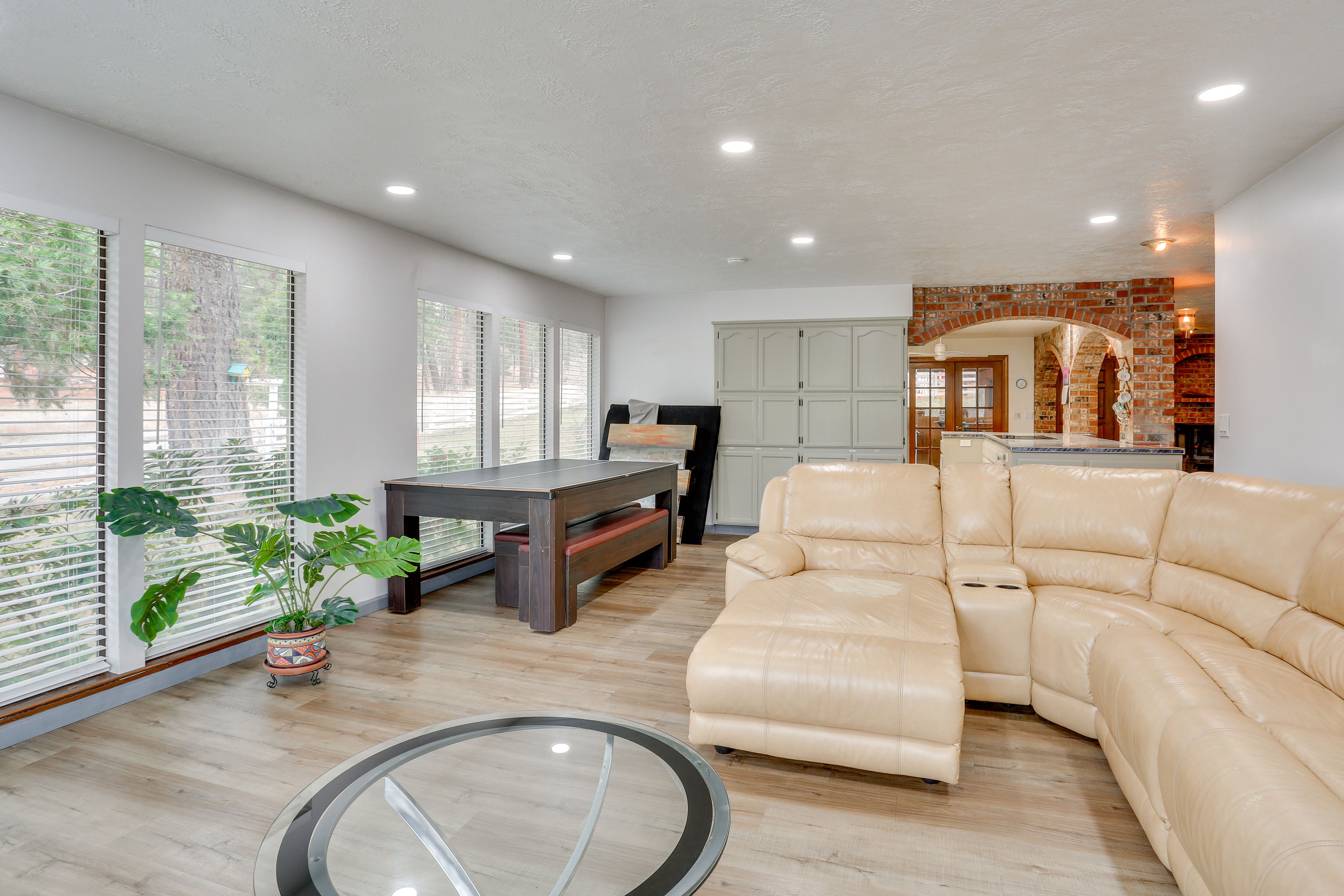 Living Room | Free WiFi | Central Heating & A/C | Smart TV | 1st Floor