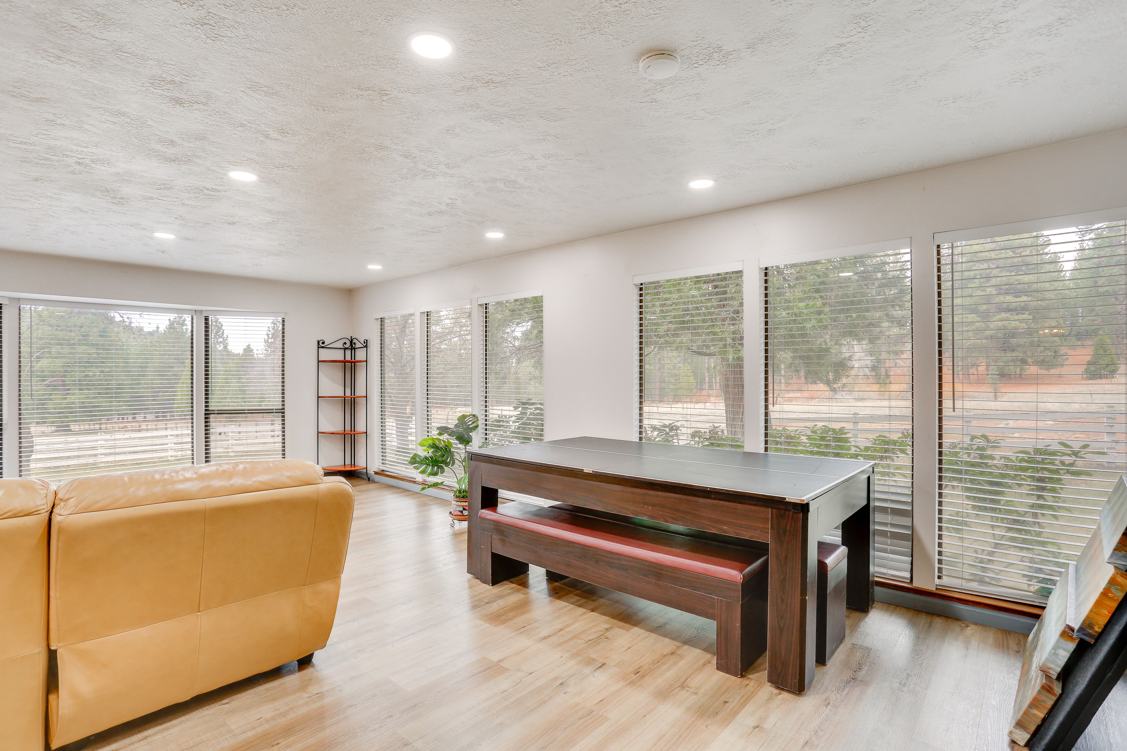 Dining Area | Dishware/Flatware Provided | 1st Floor
