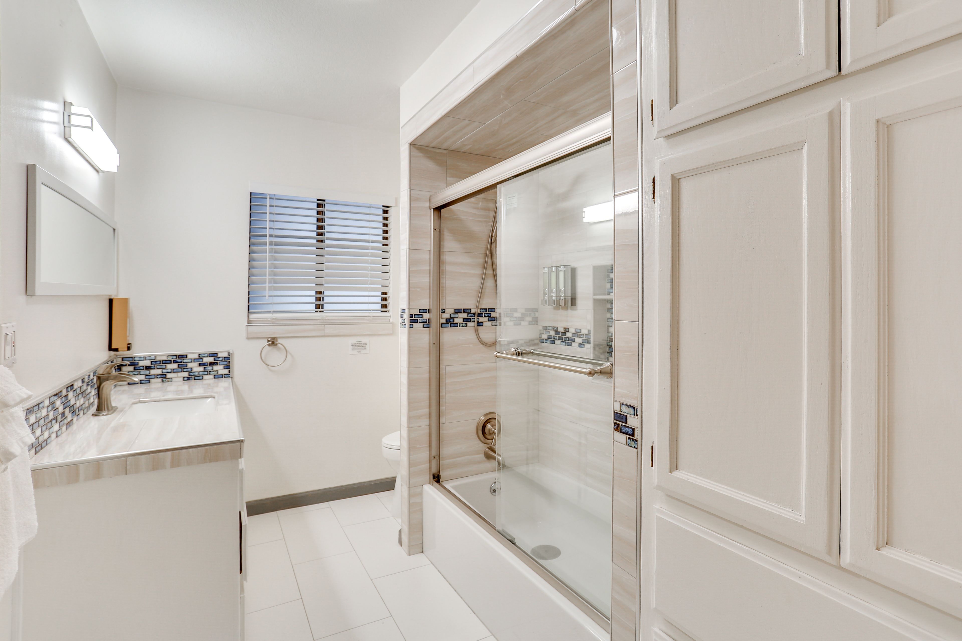 Bathroom | 2nd Floor