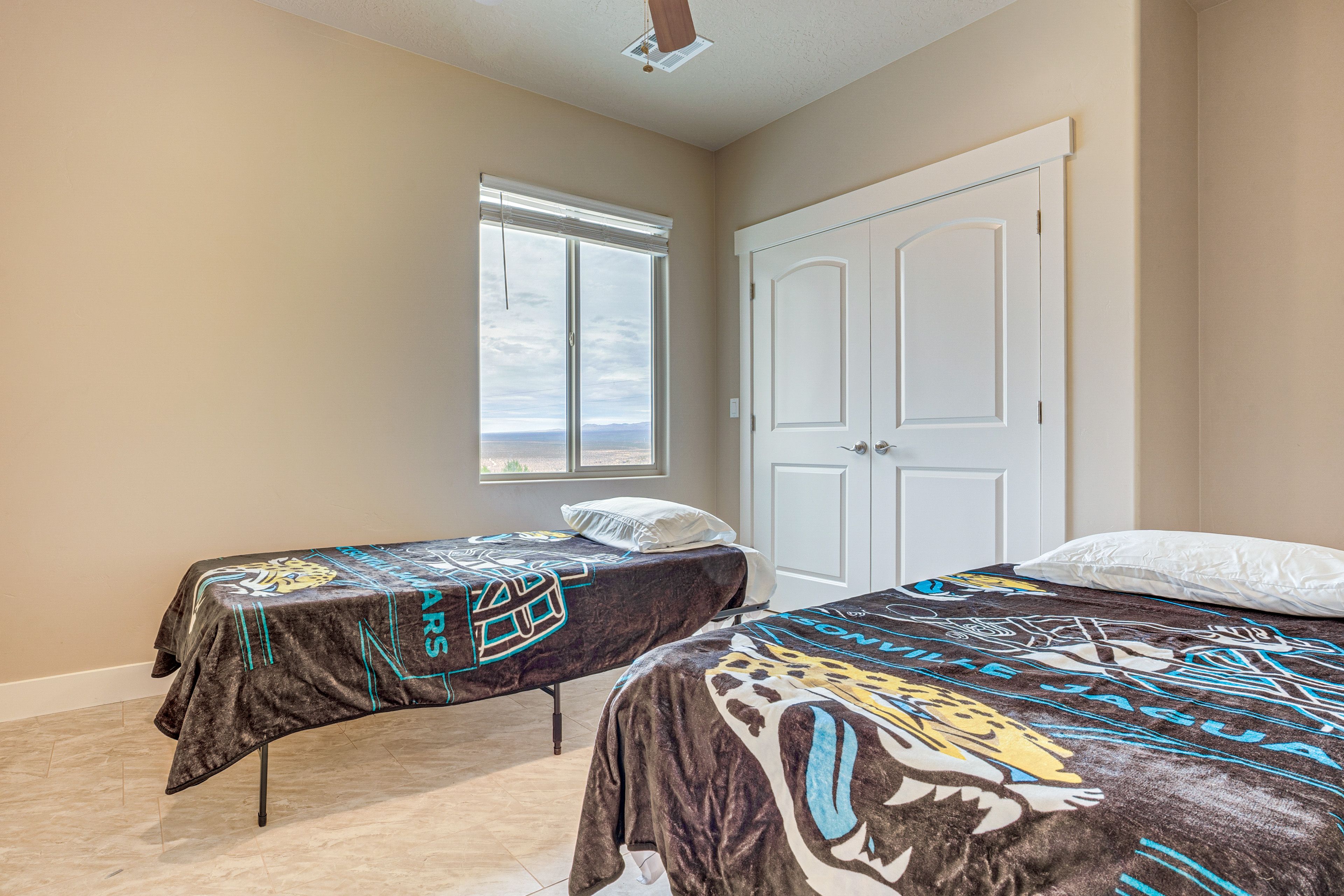 Bedroom 3 | 2 Twin Beds