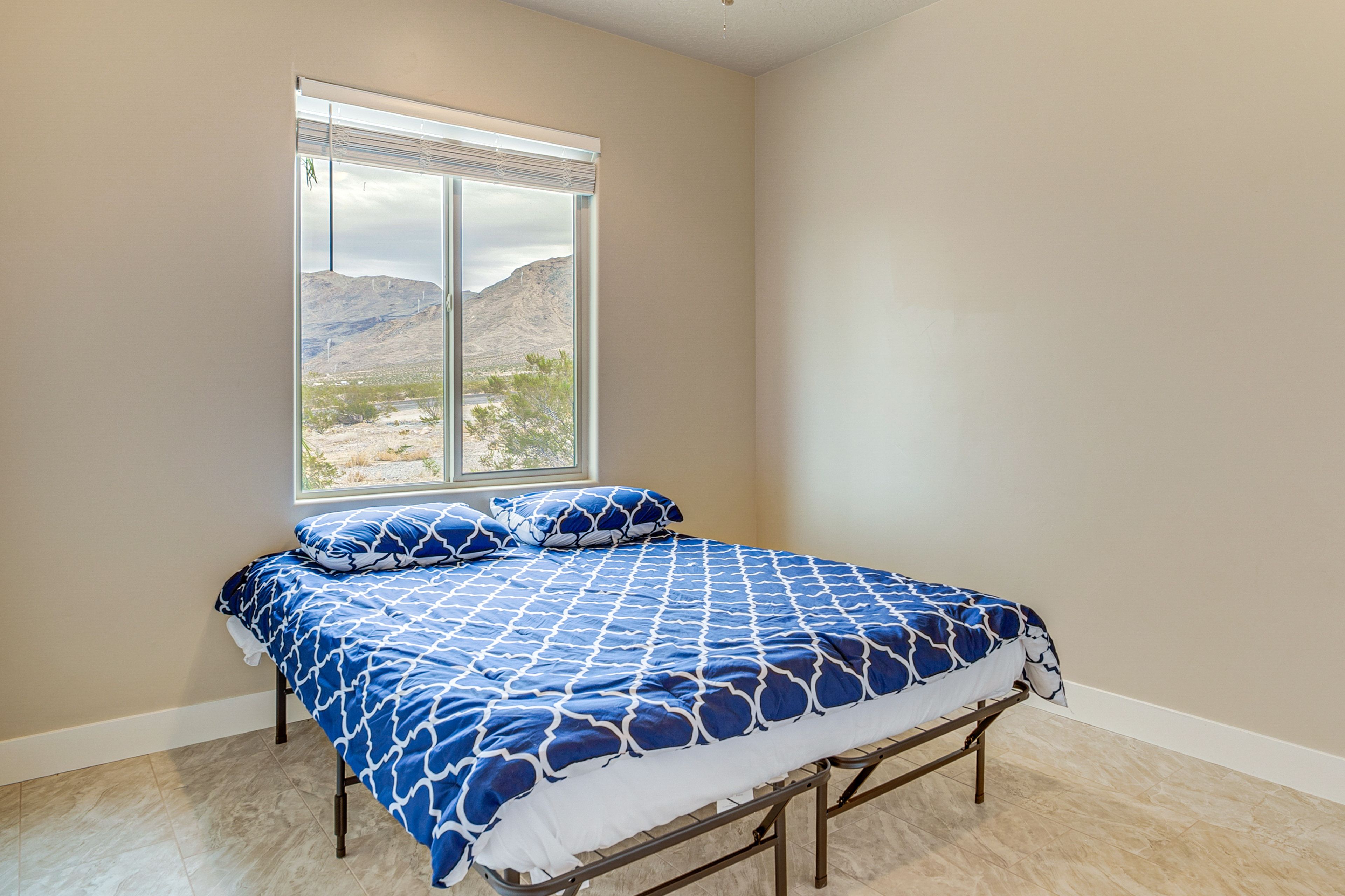 Bedroom 2 | Queen Bed