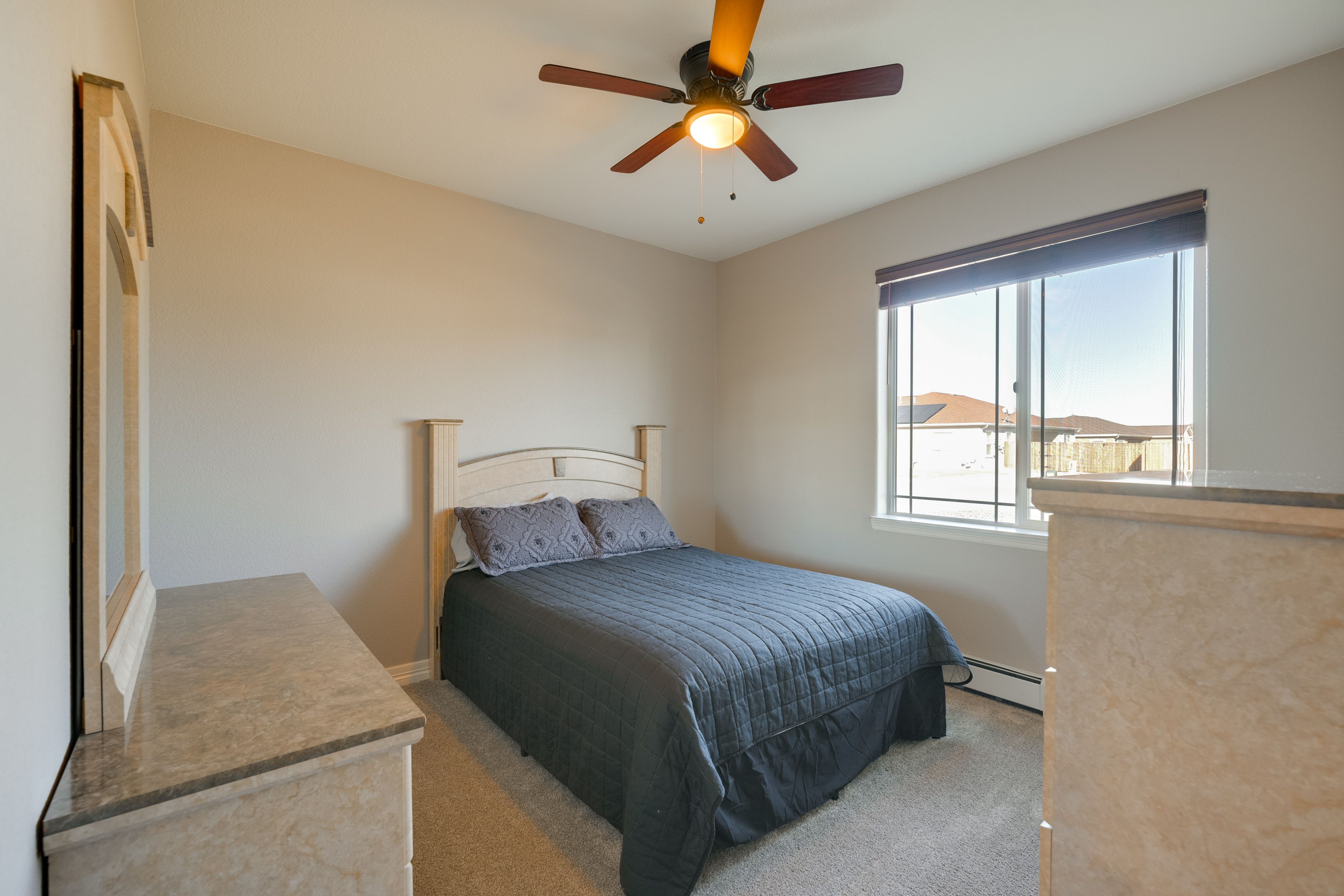 Bedroom 3 | Queen Bed