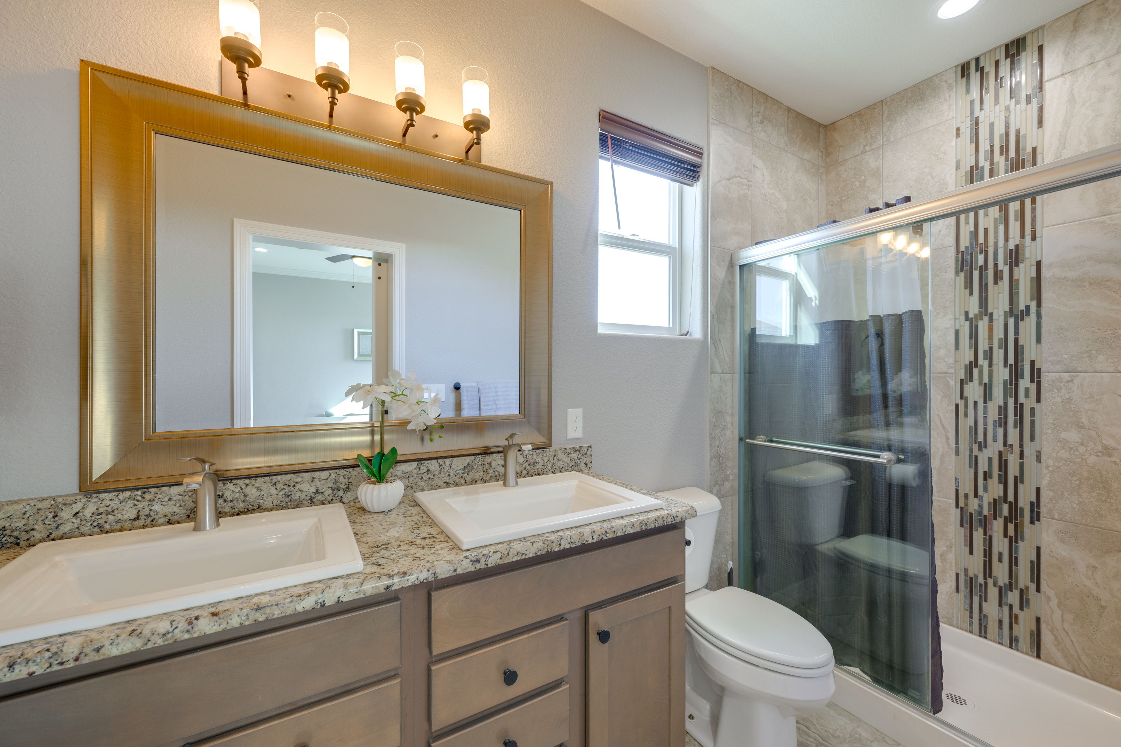 En-Suite Bathroom | Towels Provided