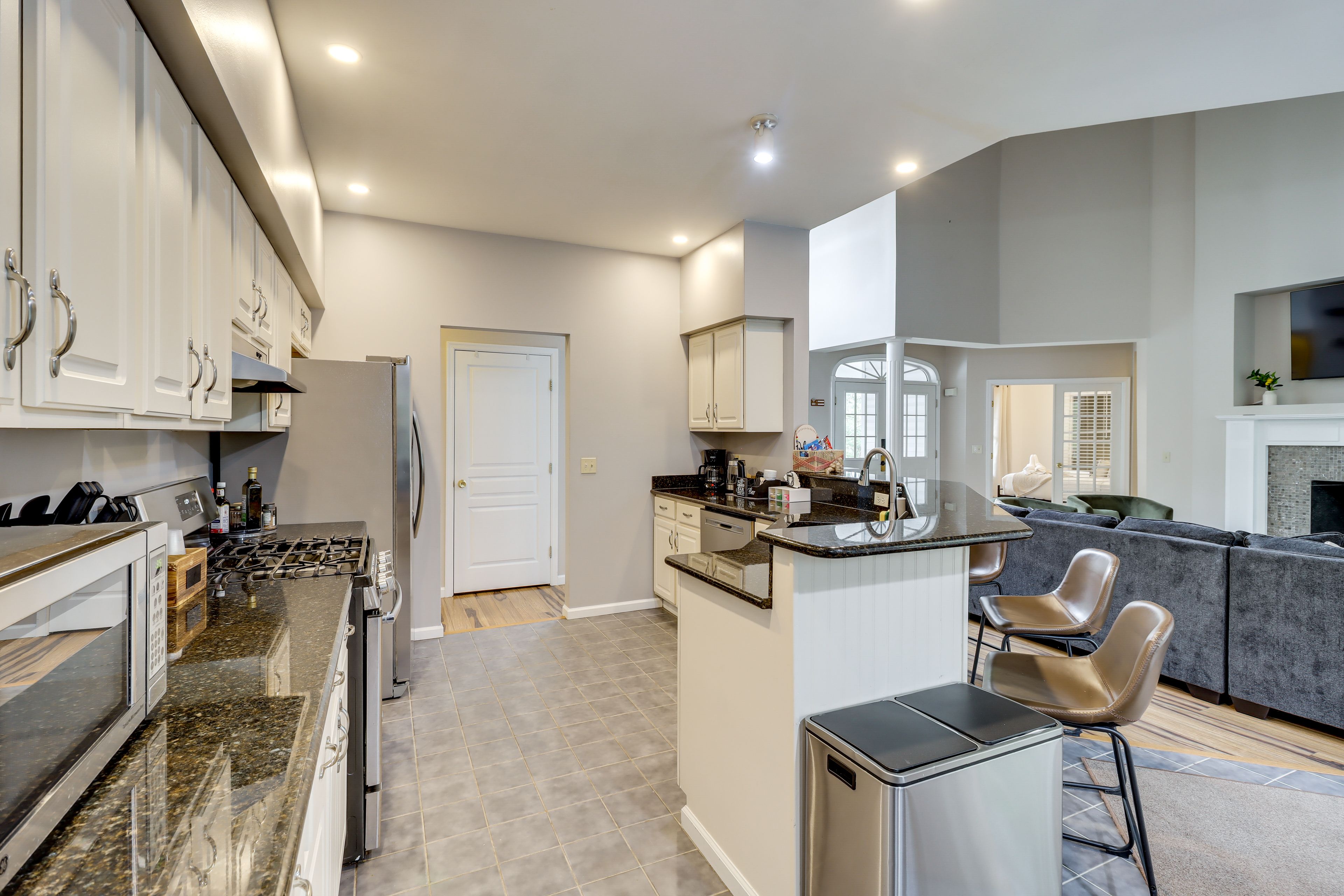 Kitchen | Trash Bags/Paper Towels