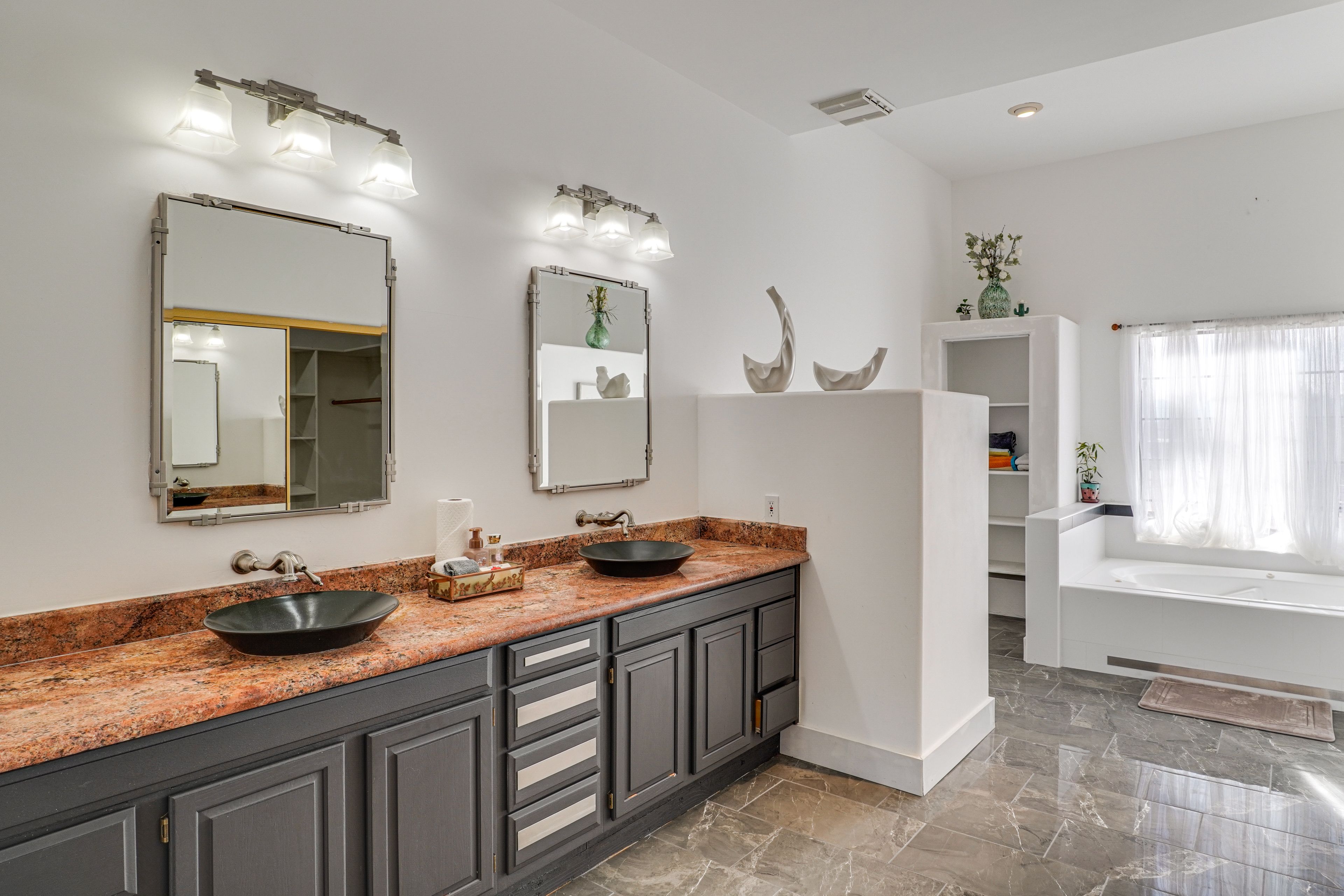 En-Suite Bathroom | Towels Provided