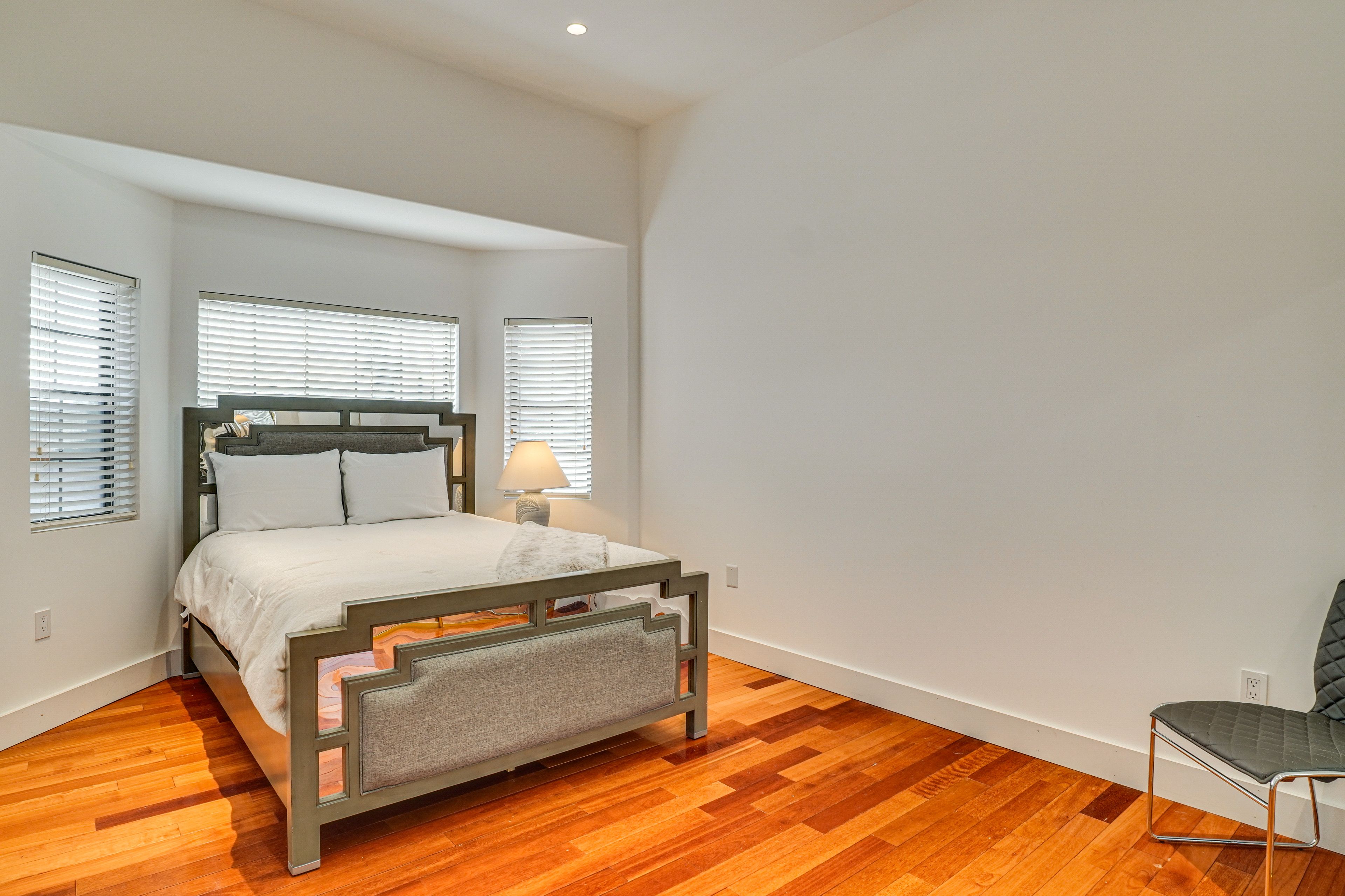 Bedroom 3 | Queen Bed