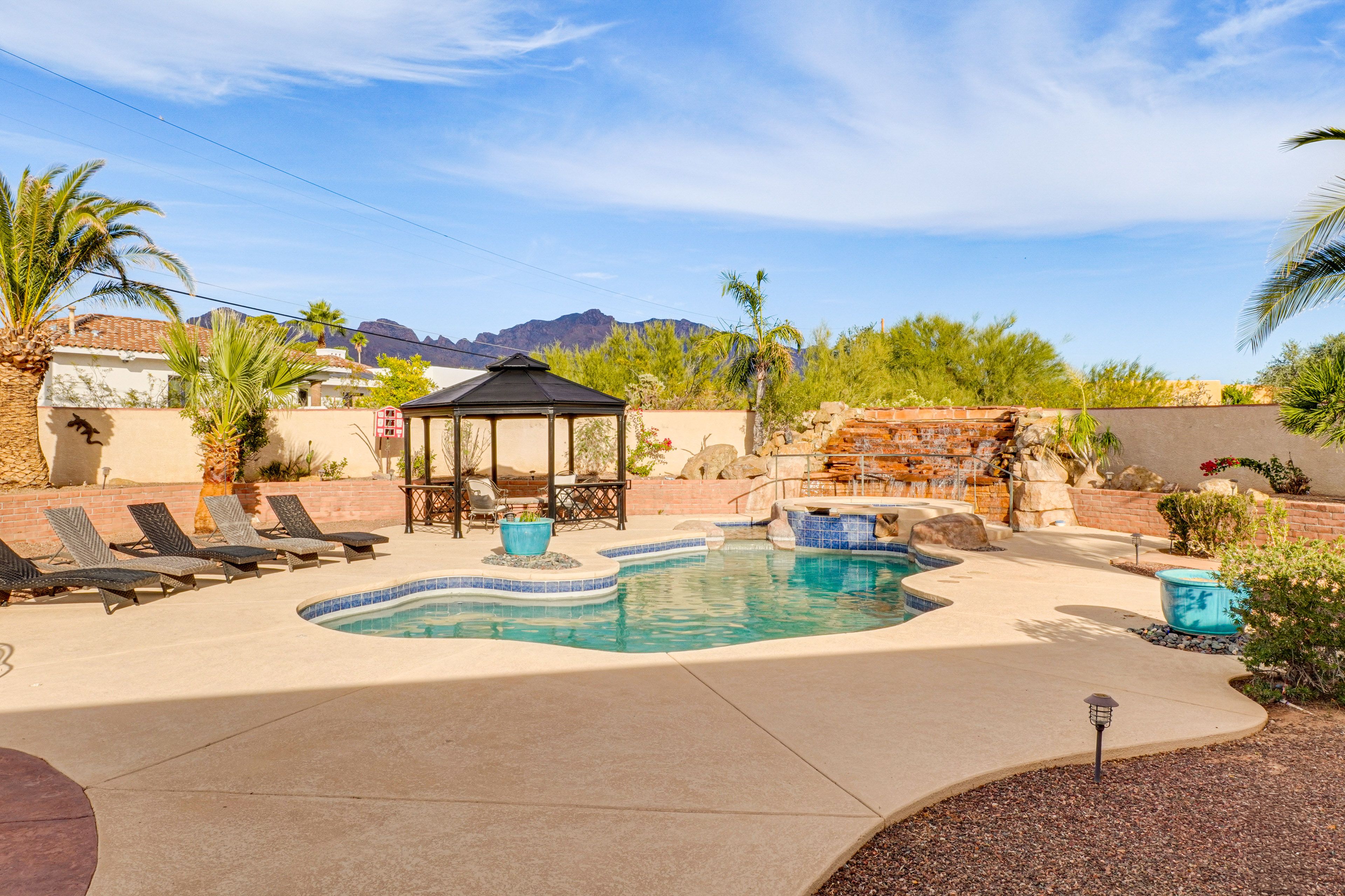 Private Heated Pool & Spa (Heated) | Lounge Seating