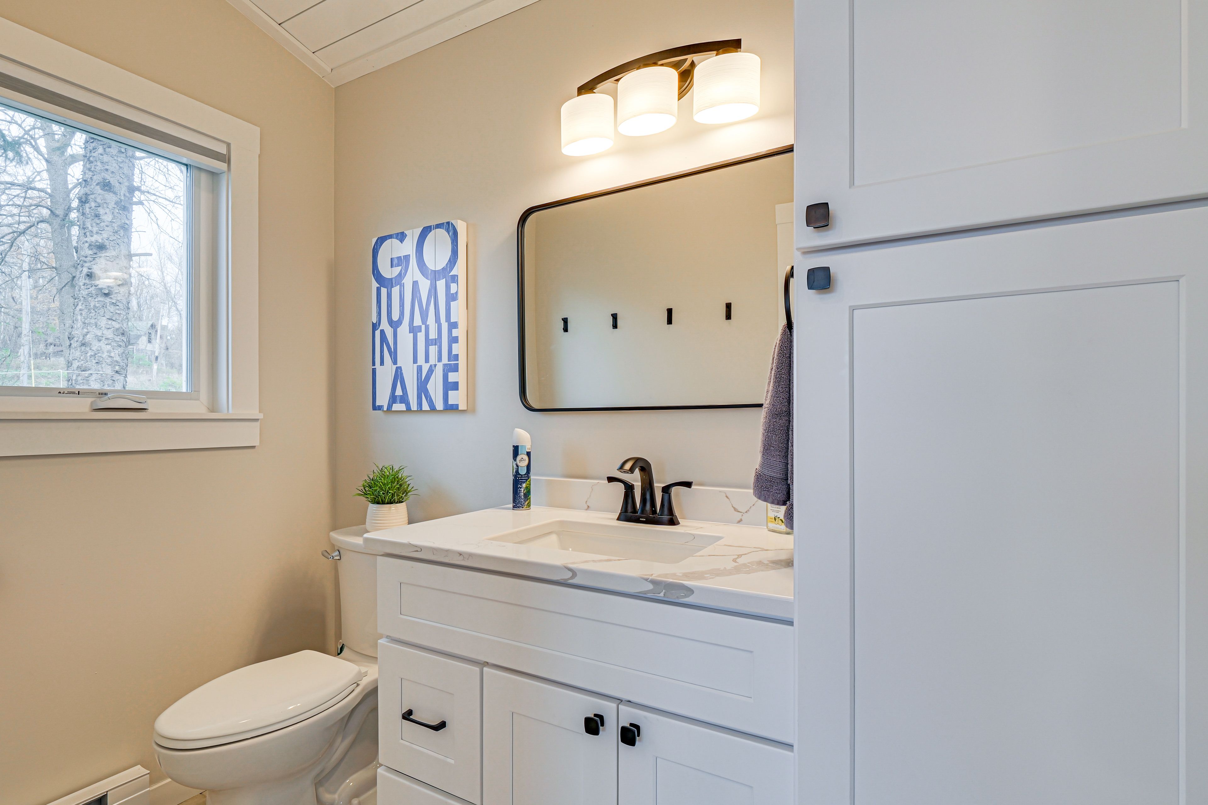 Cabin 1 | Half Bathroom