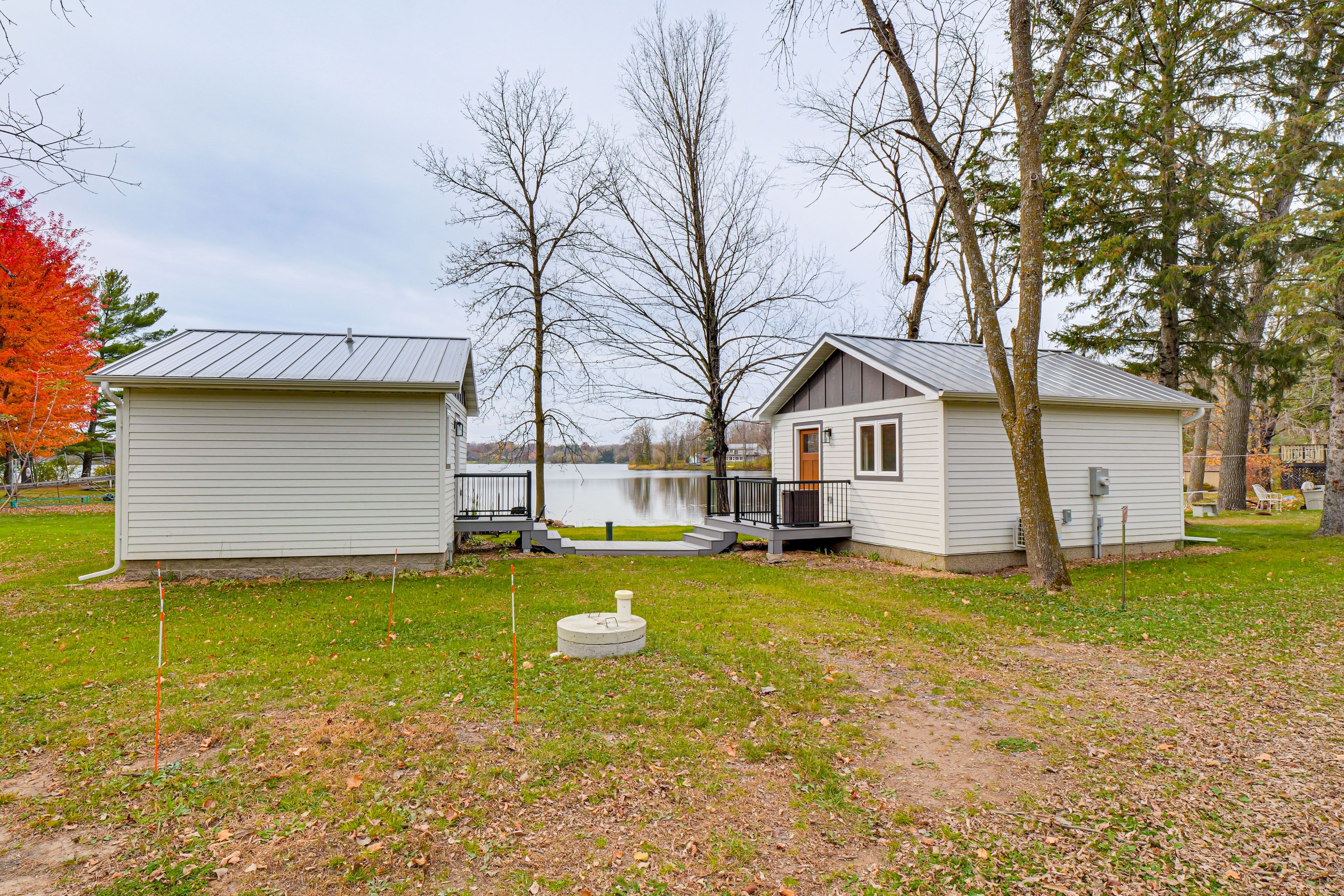 2 Single-Story Cabins | Lake Access | Dock