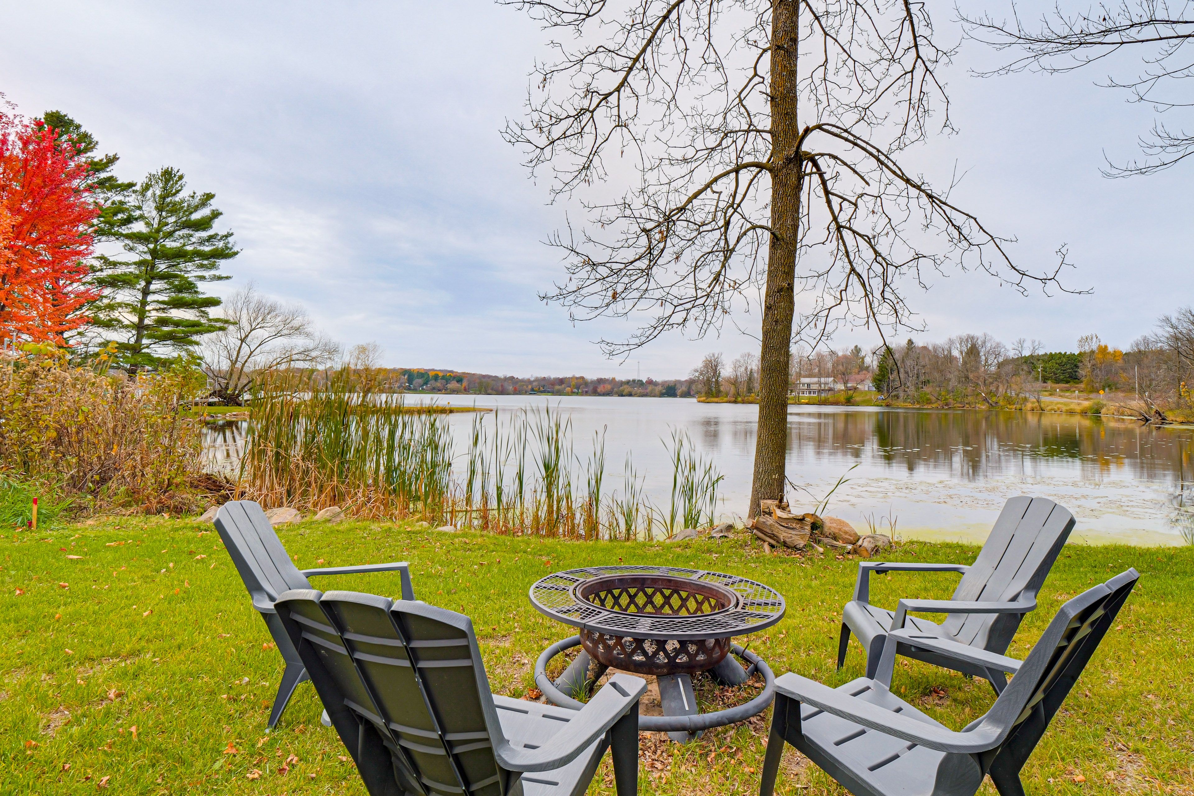 Luck Vacation Rental | 2BR | 1.5BA | 4 Steps to Enter | 648 Sq Ft