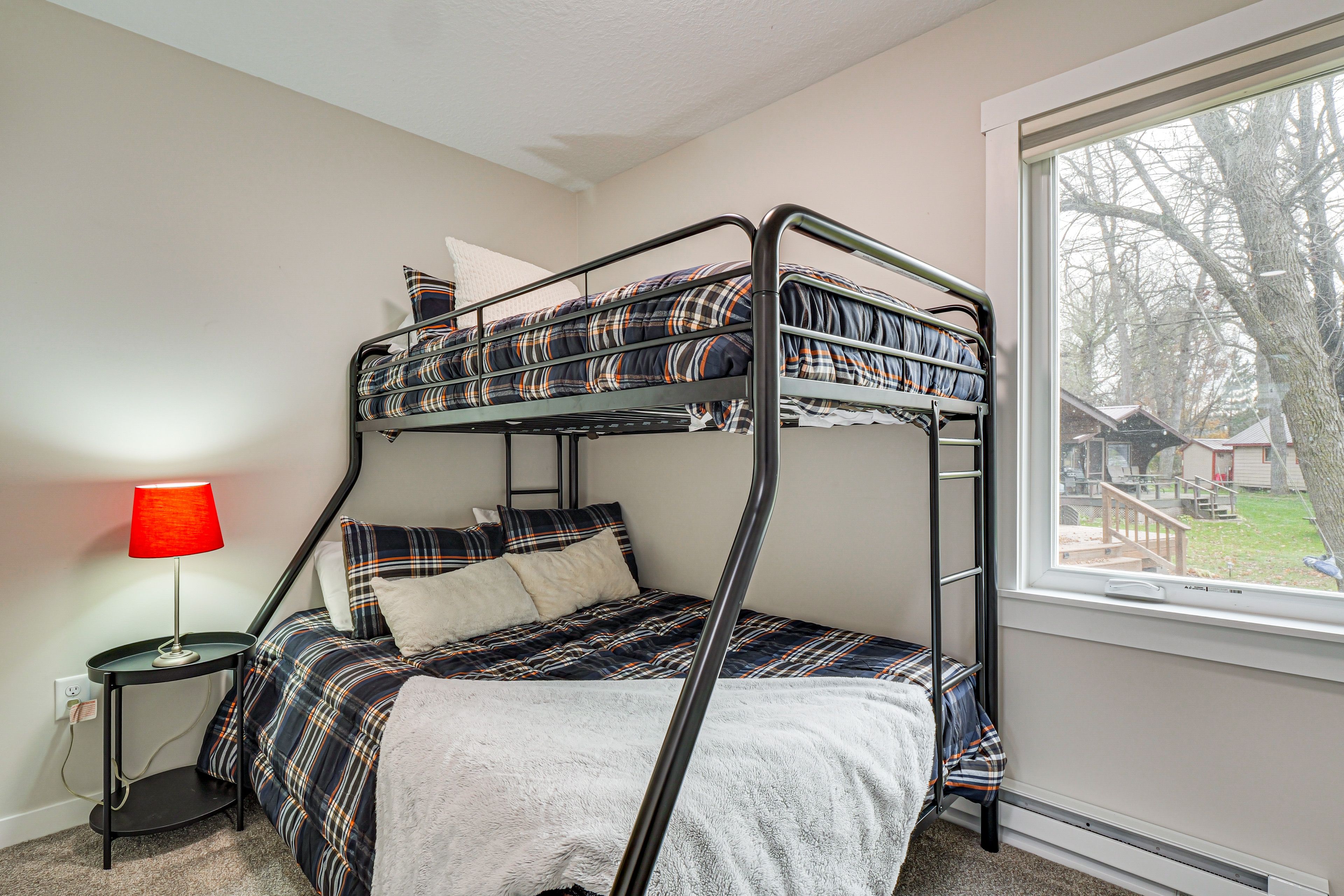 Cabin 2 | Bedroom 2 | Twin/Full Bunk Bed