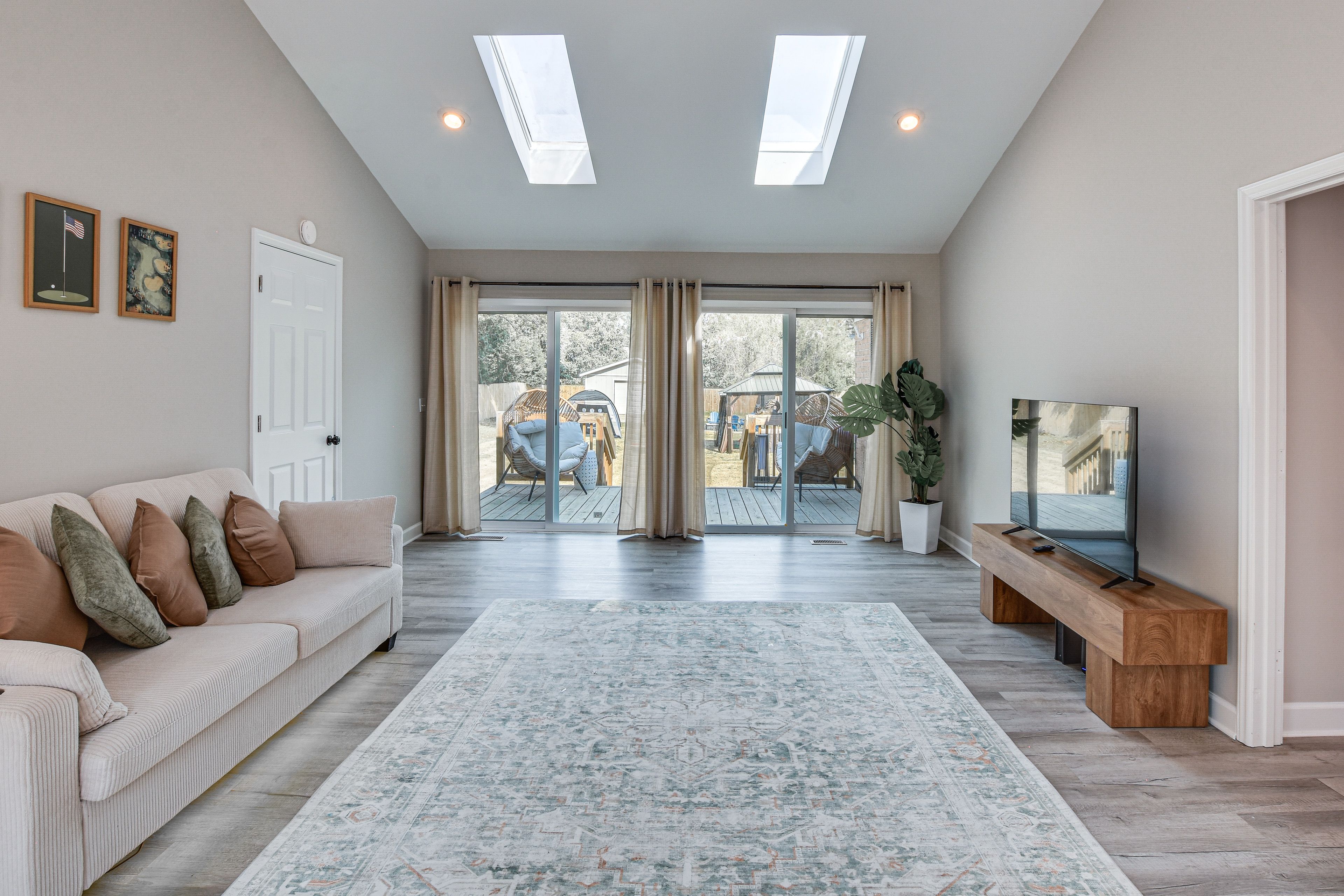 Sunroom | Full Sleeper Sofa