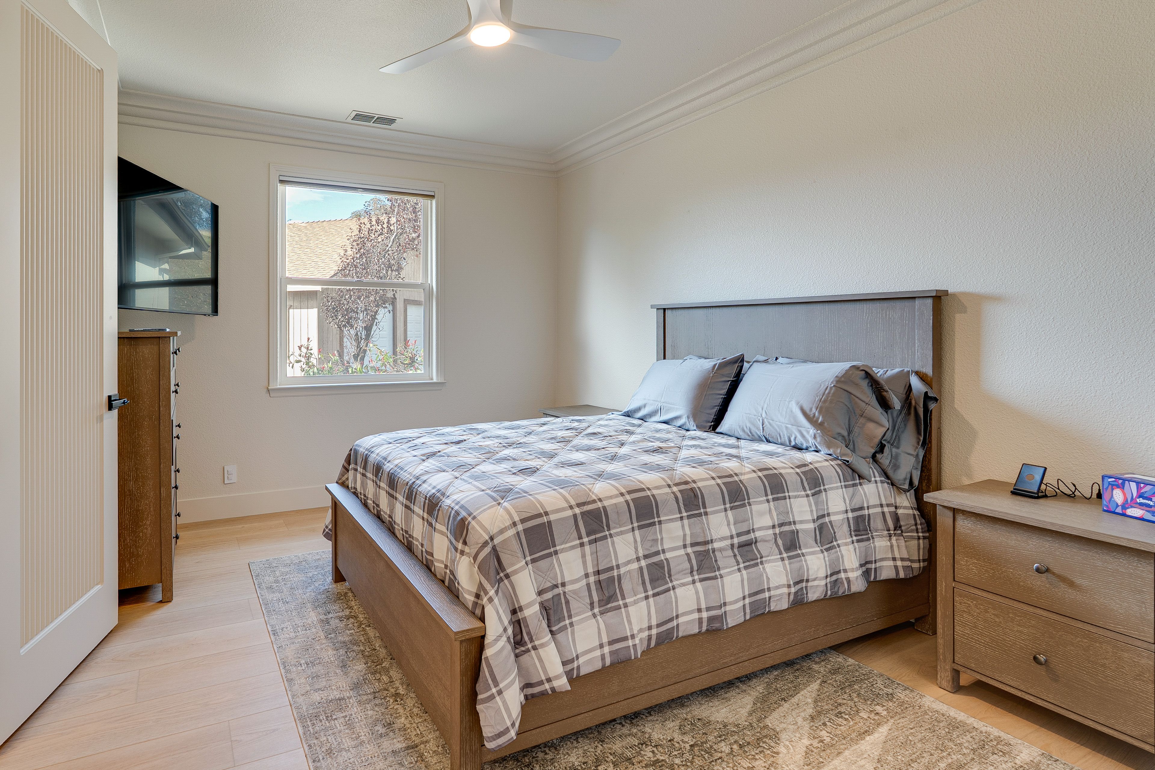 Bedroom 3 | Queen Bed