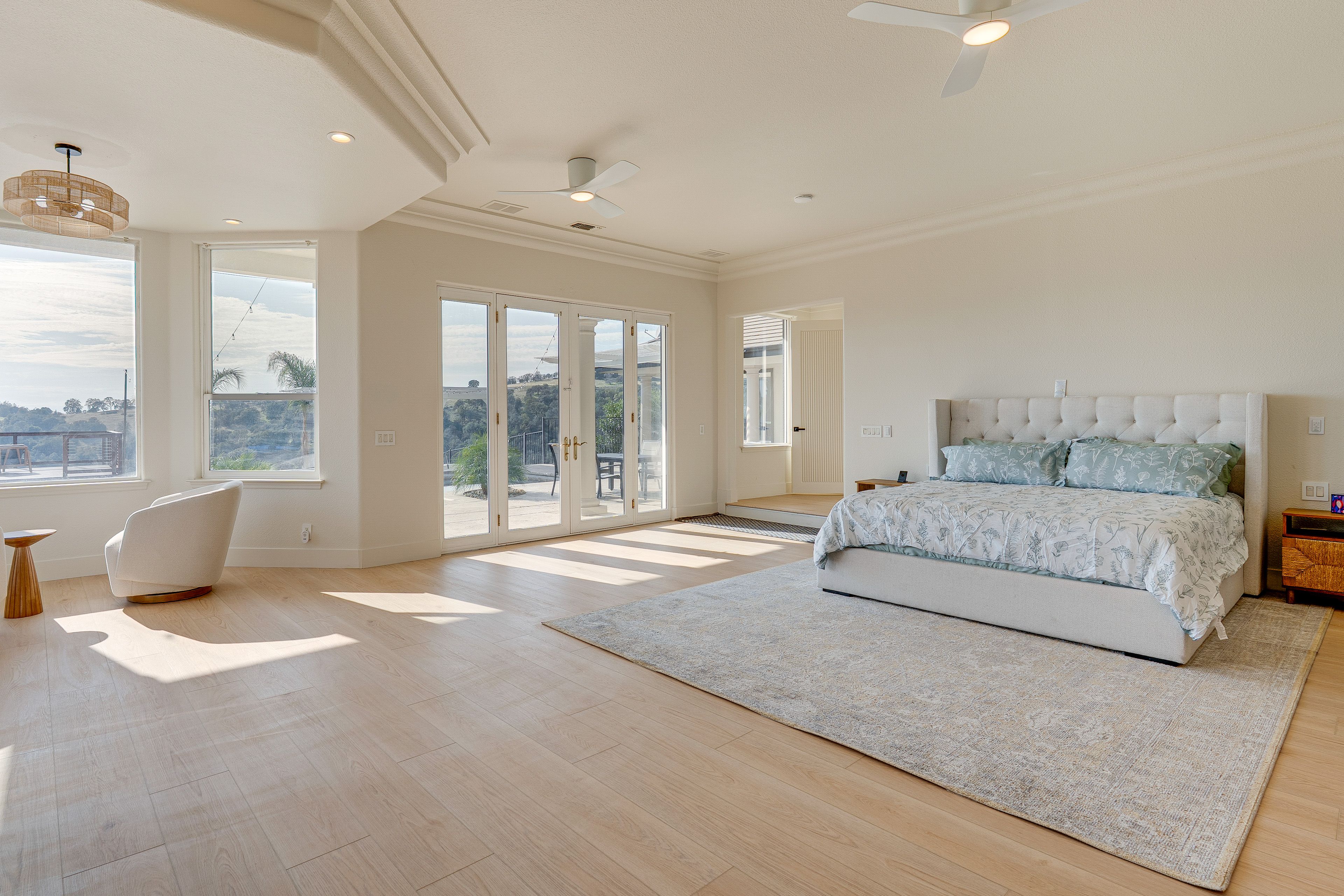 Bedroom 1 | King Bed