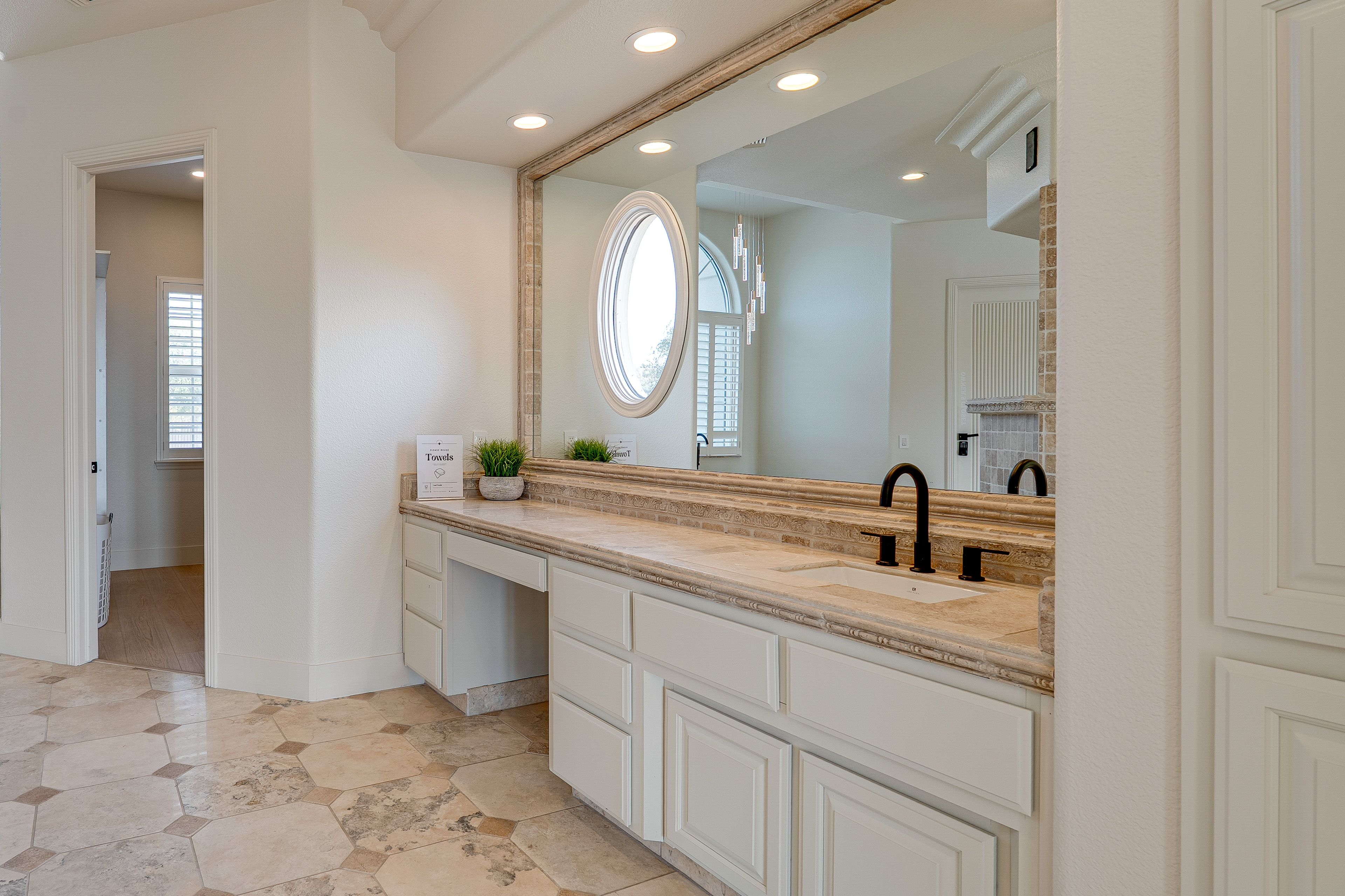 En-Suite Bathroom | Soaking Tub | Walk-In Closet