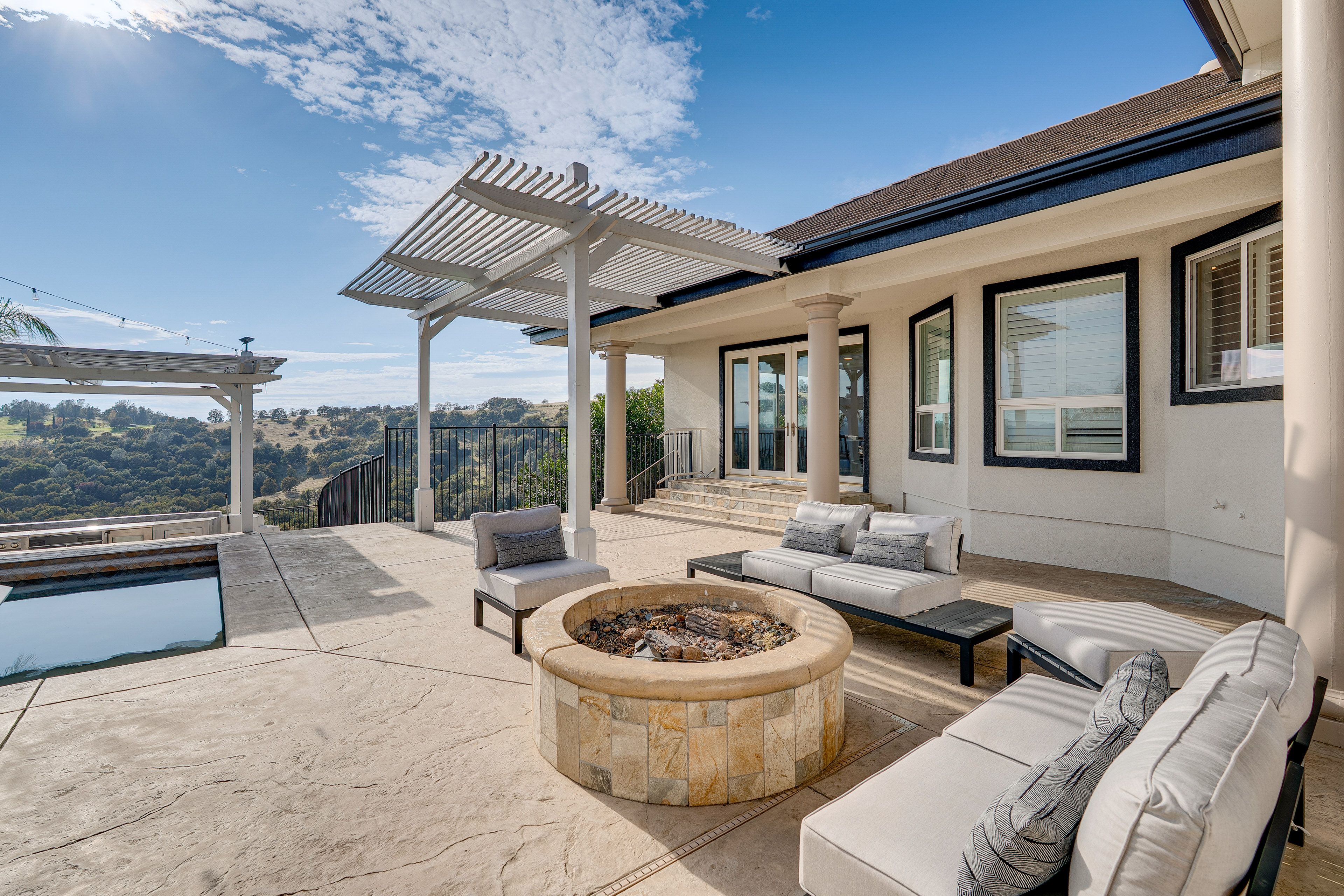 Outdoor Living Space | Kitchen | Viewing Deck