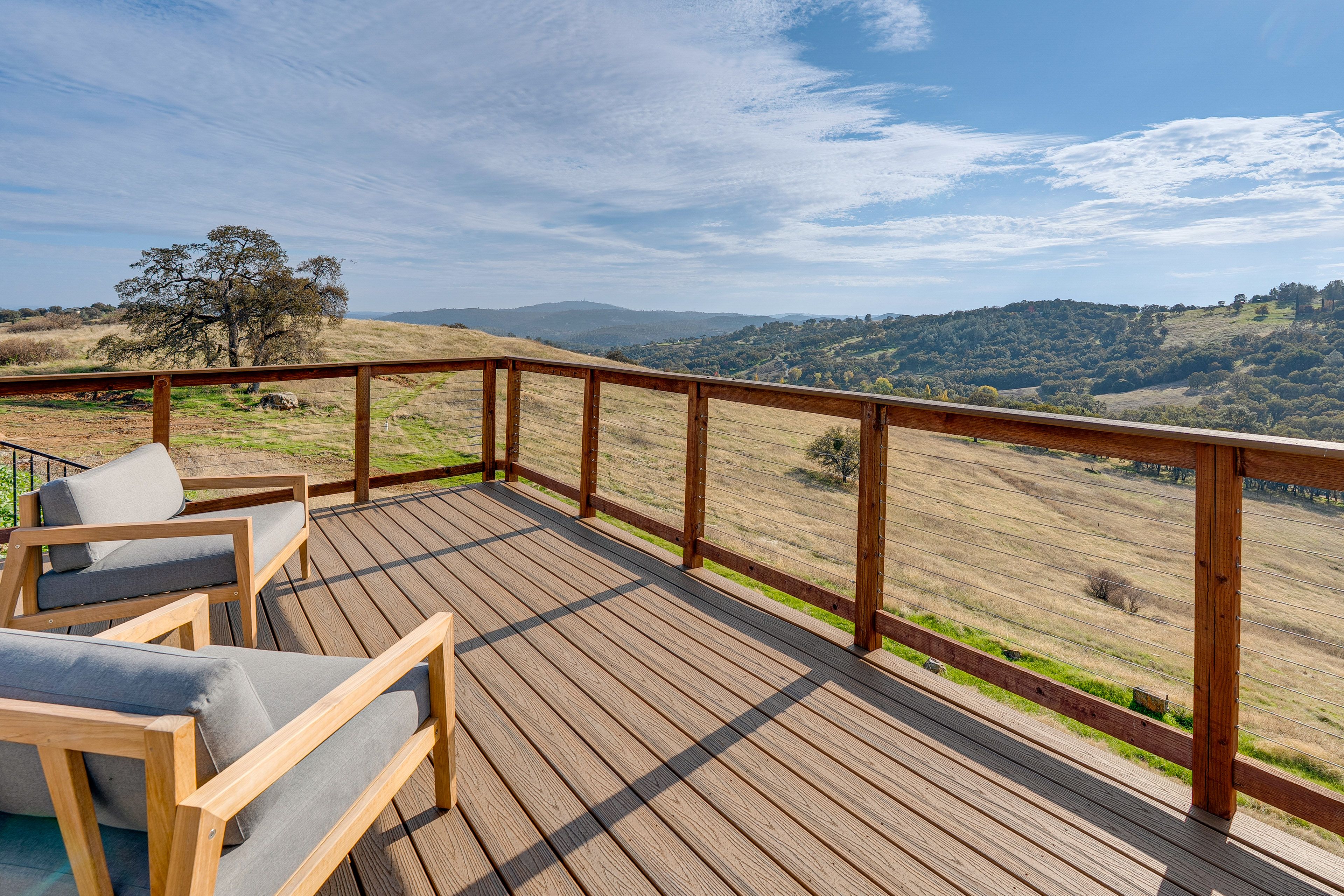 Viewing Deck | Overlooking 800-Acre Winery