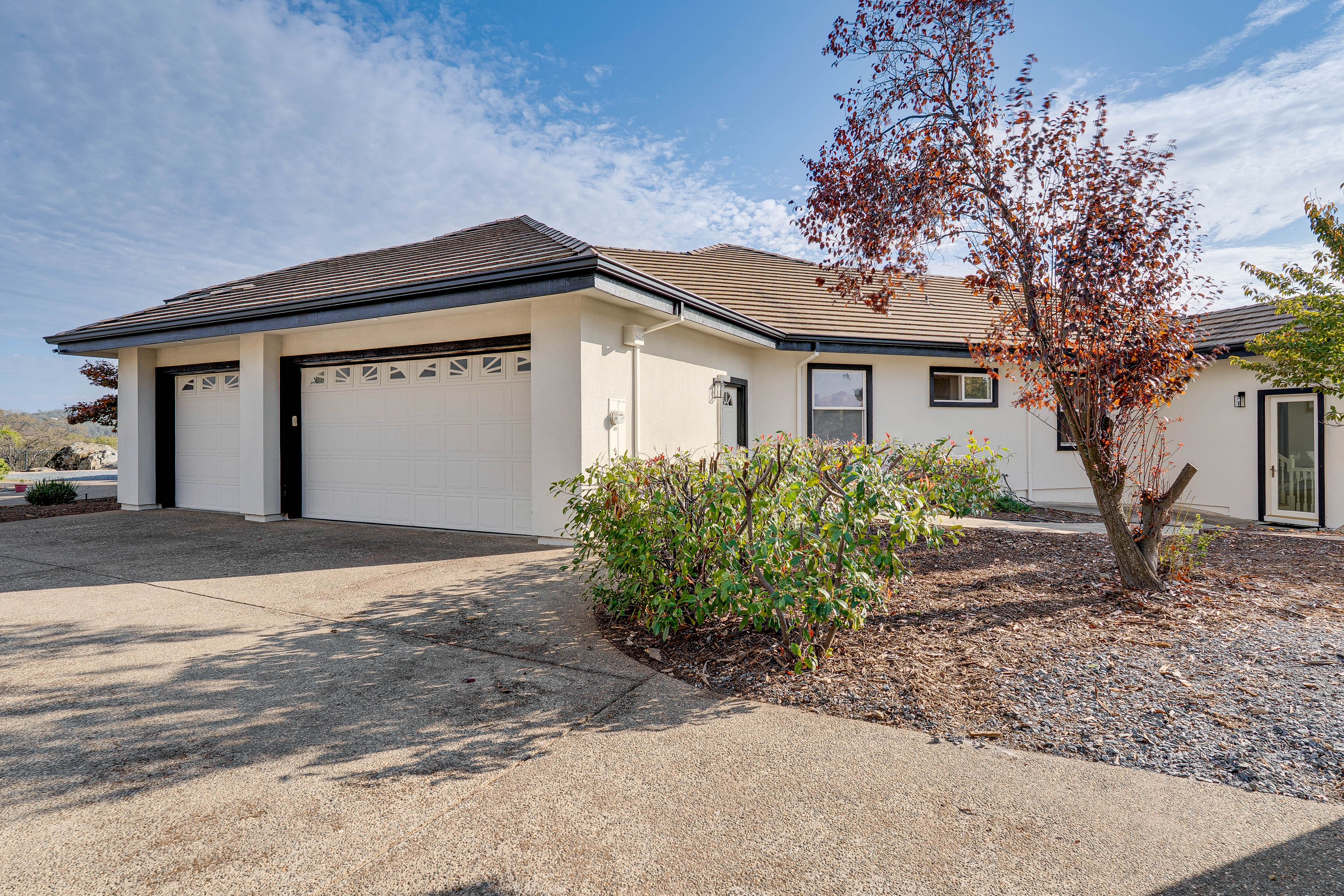 Parking | Driveway (6 Vehicles) | Street Parking