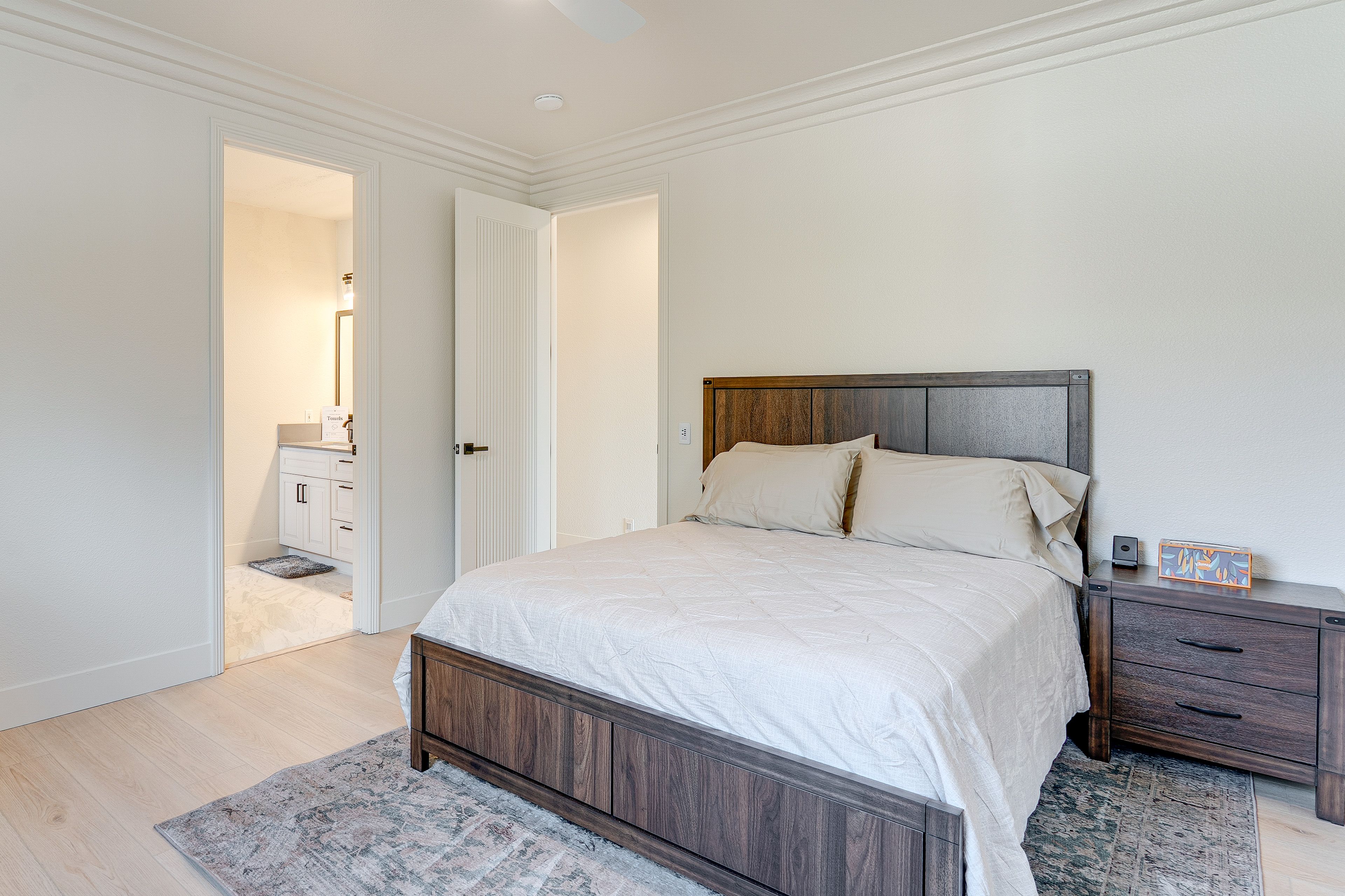 Bedroom 4 | Queen Bed