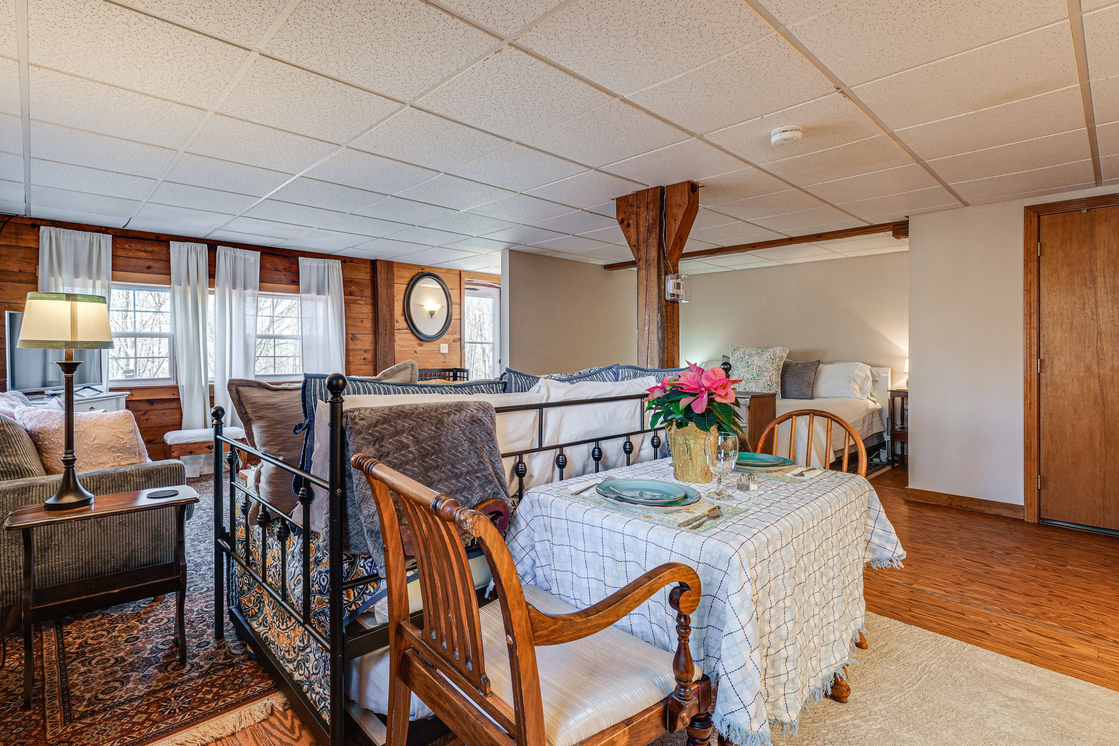 Studio | Dining Area