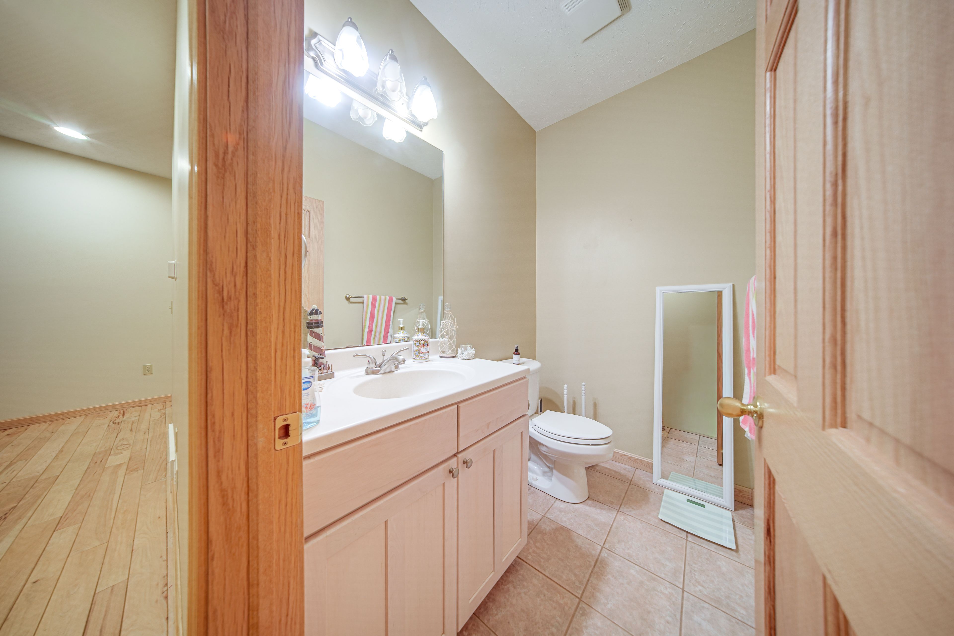 Half Bathroom | 1st Floor