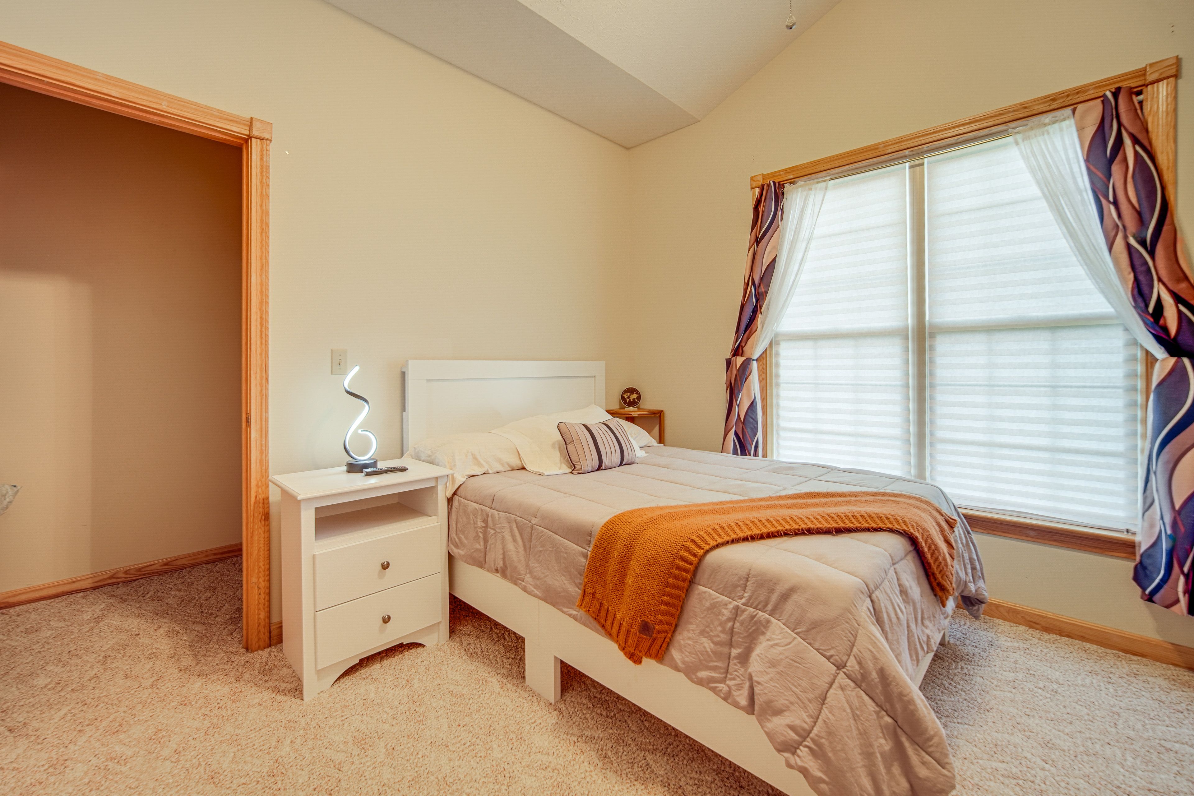 Bedroom 2 | 1st Floor | Queen Bed