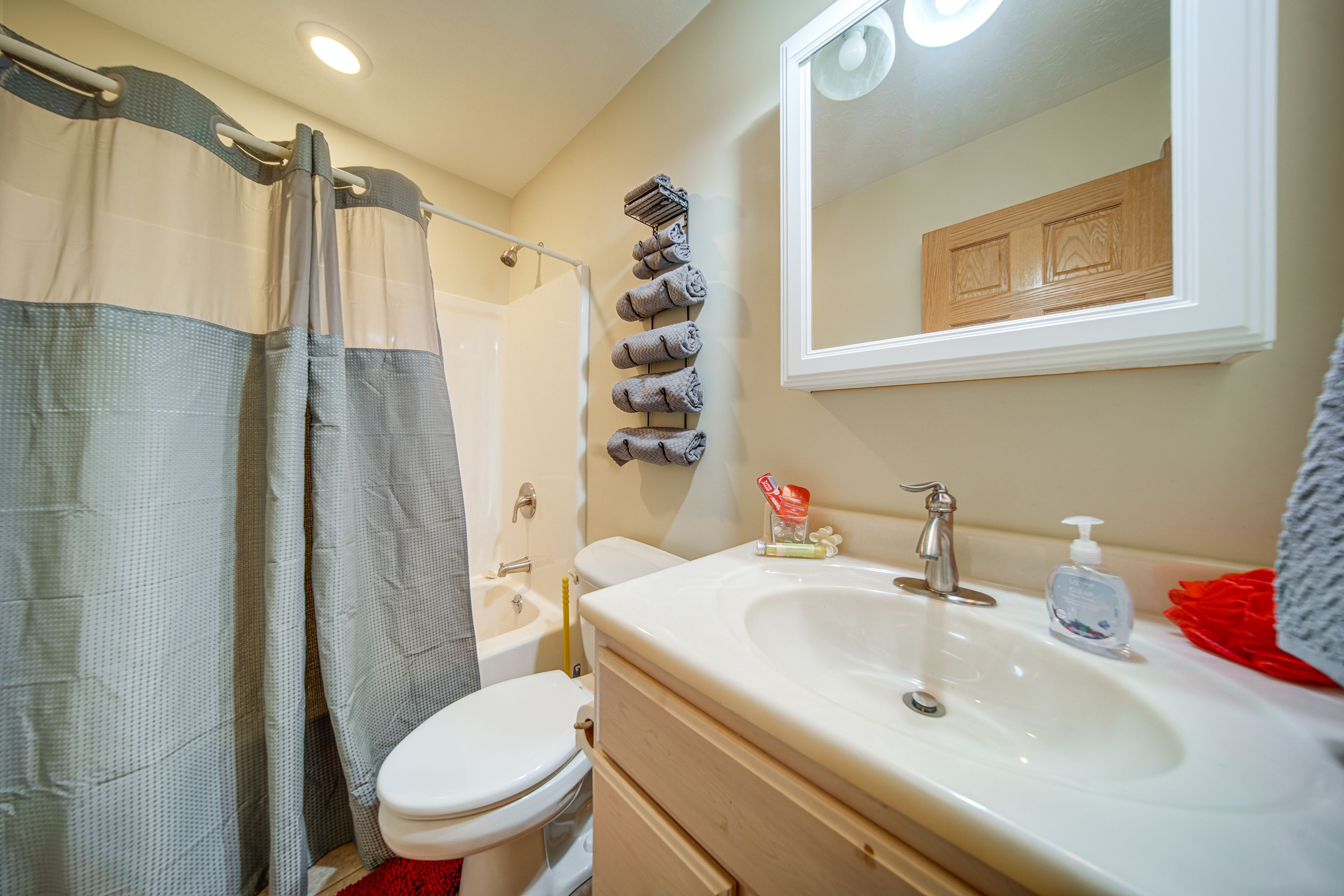 Full Bathroom | 2nd Floor