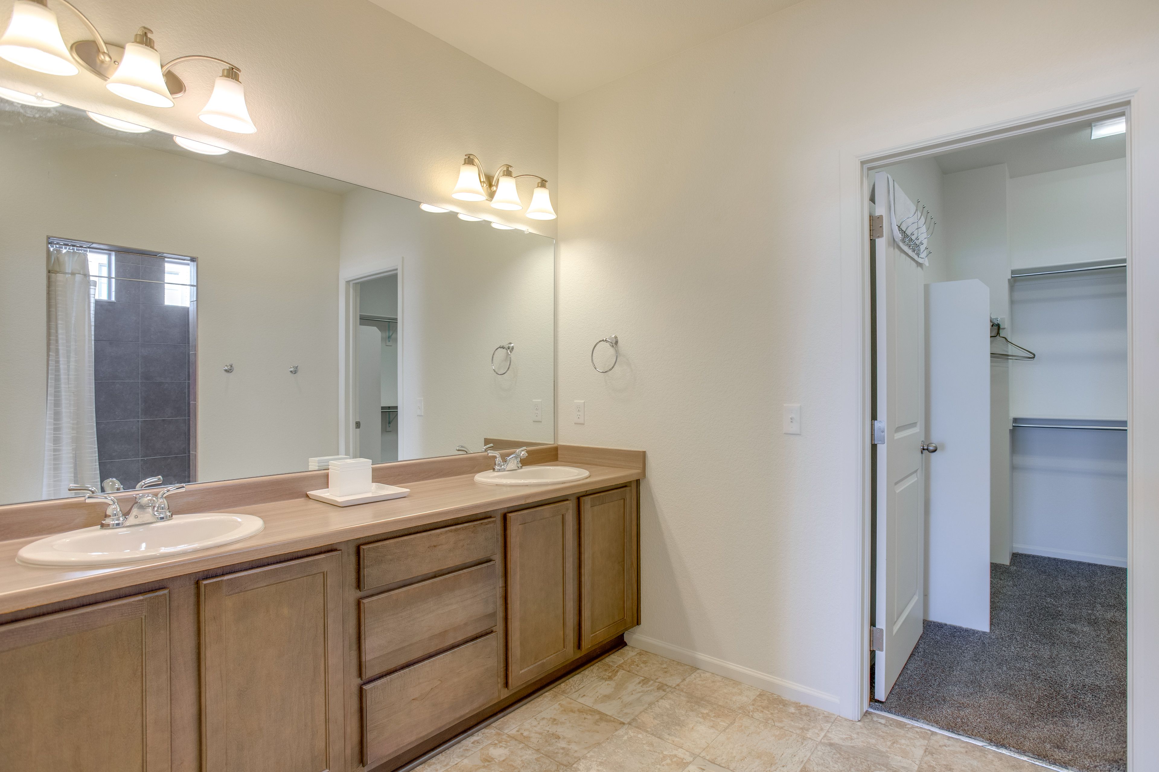 Full Bathroom | 1st Floor