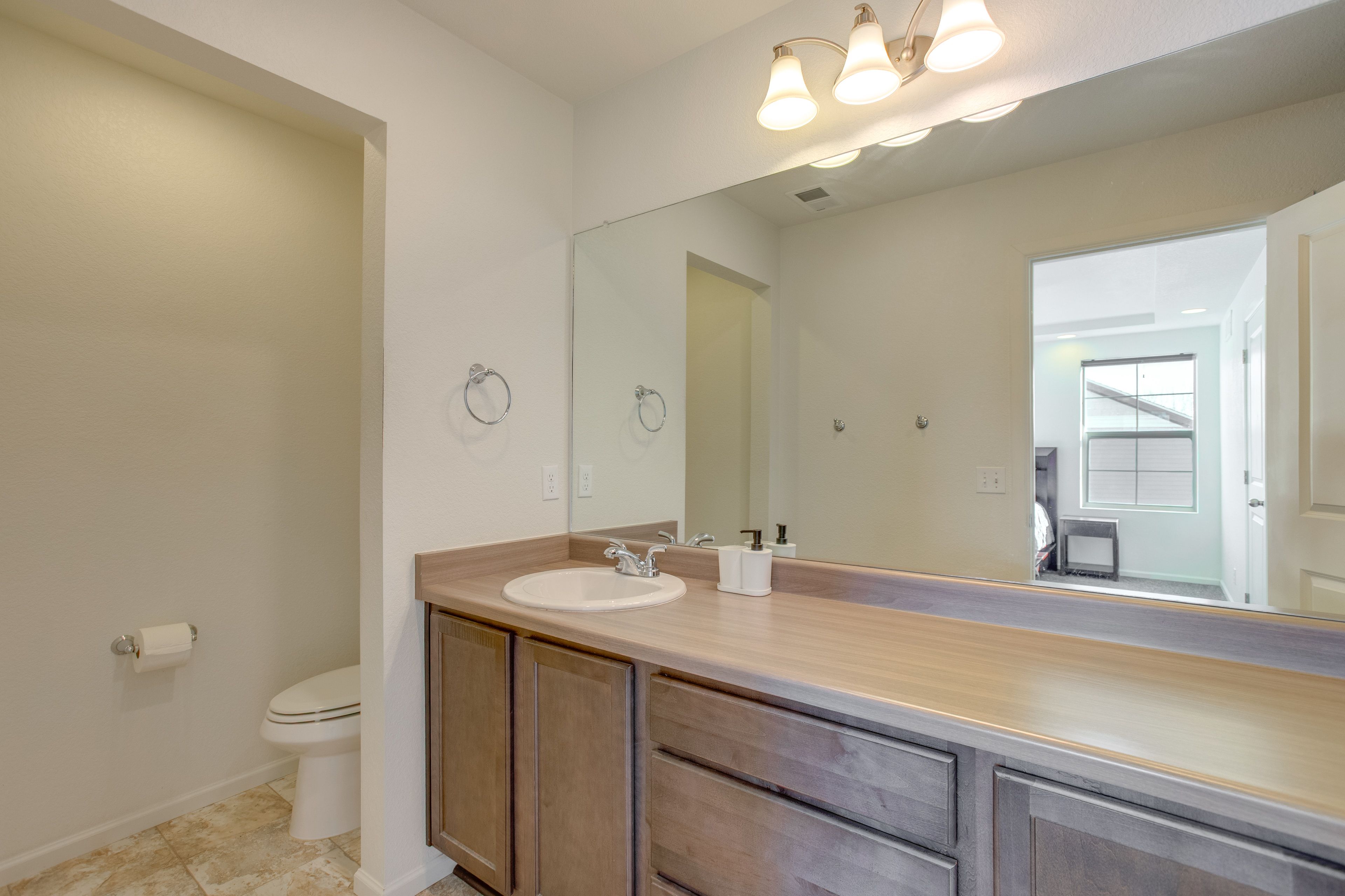 Full Bathroom | 2nd Floor