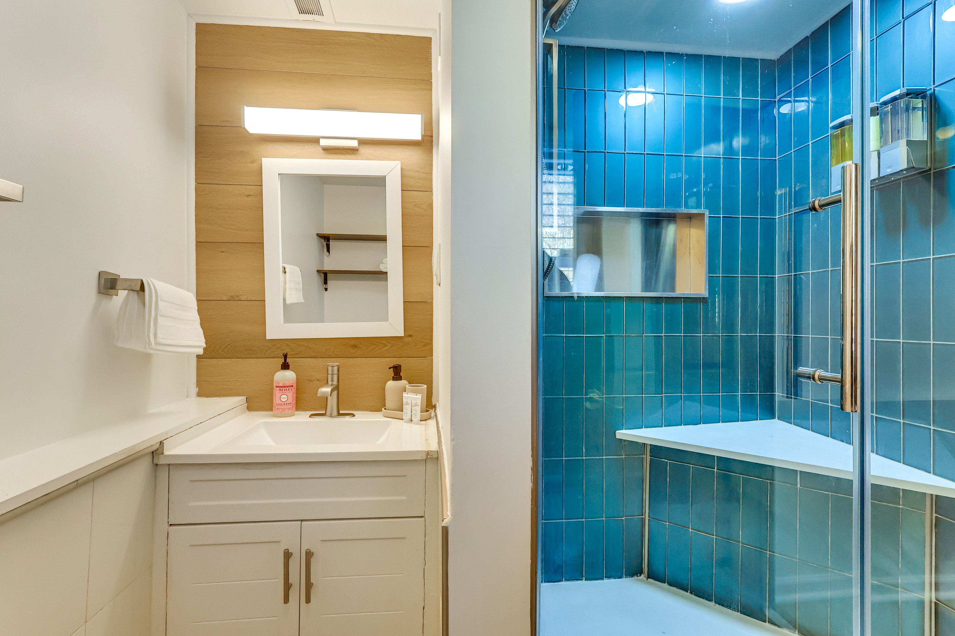 Full Bathroom | 1st Level
