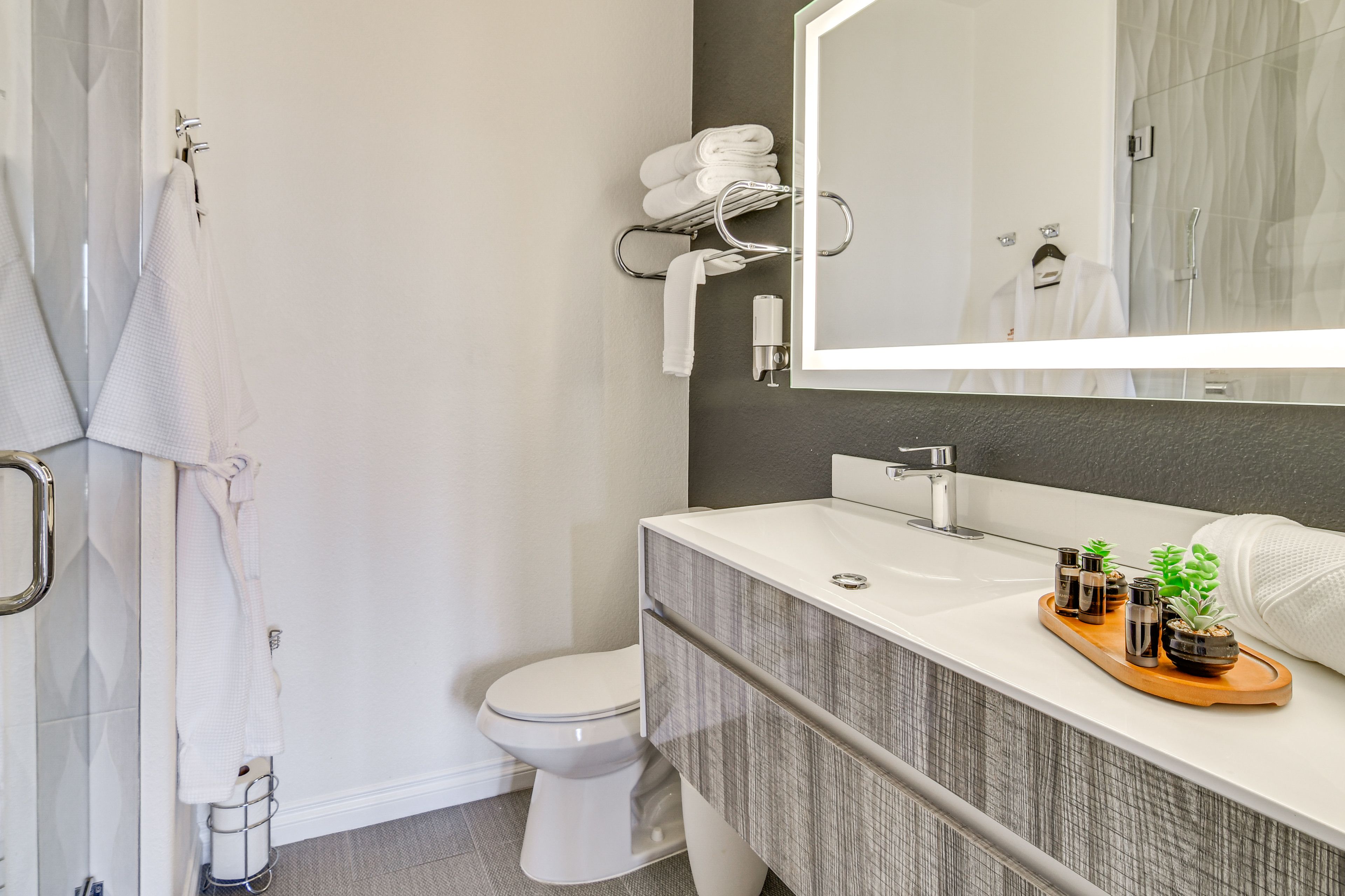 Bathroom | 2nd Floor